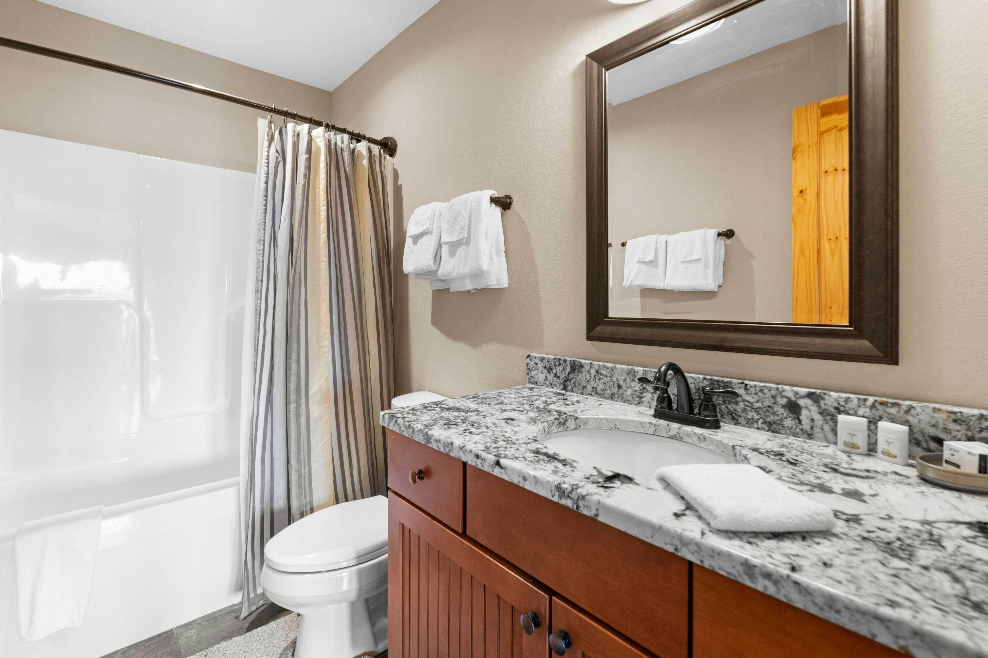 Spacious Mtn View Home, Sleeps 10・Hot tub・Grill