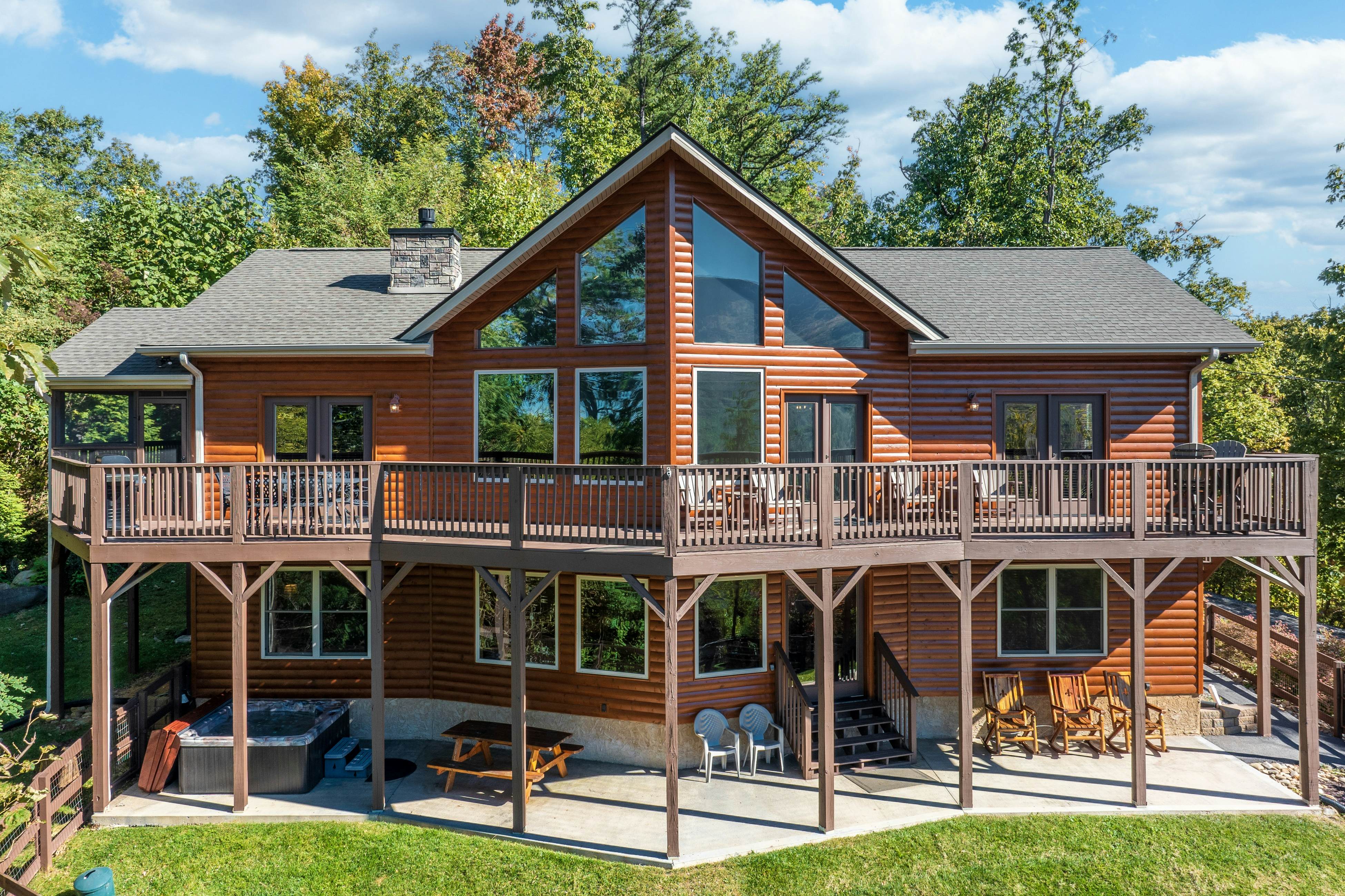 Spacious Mtn View Home, Sleeps 10・Hot tub・Grill