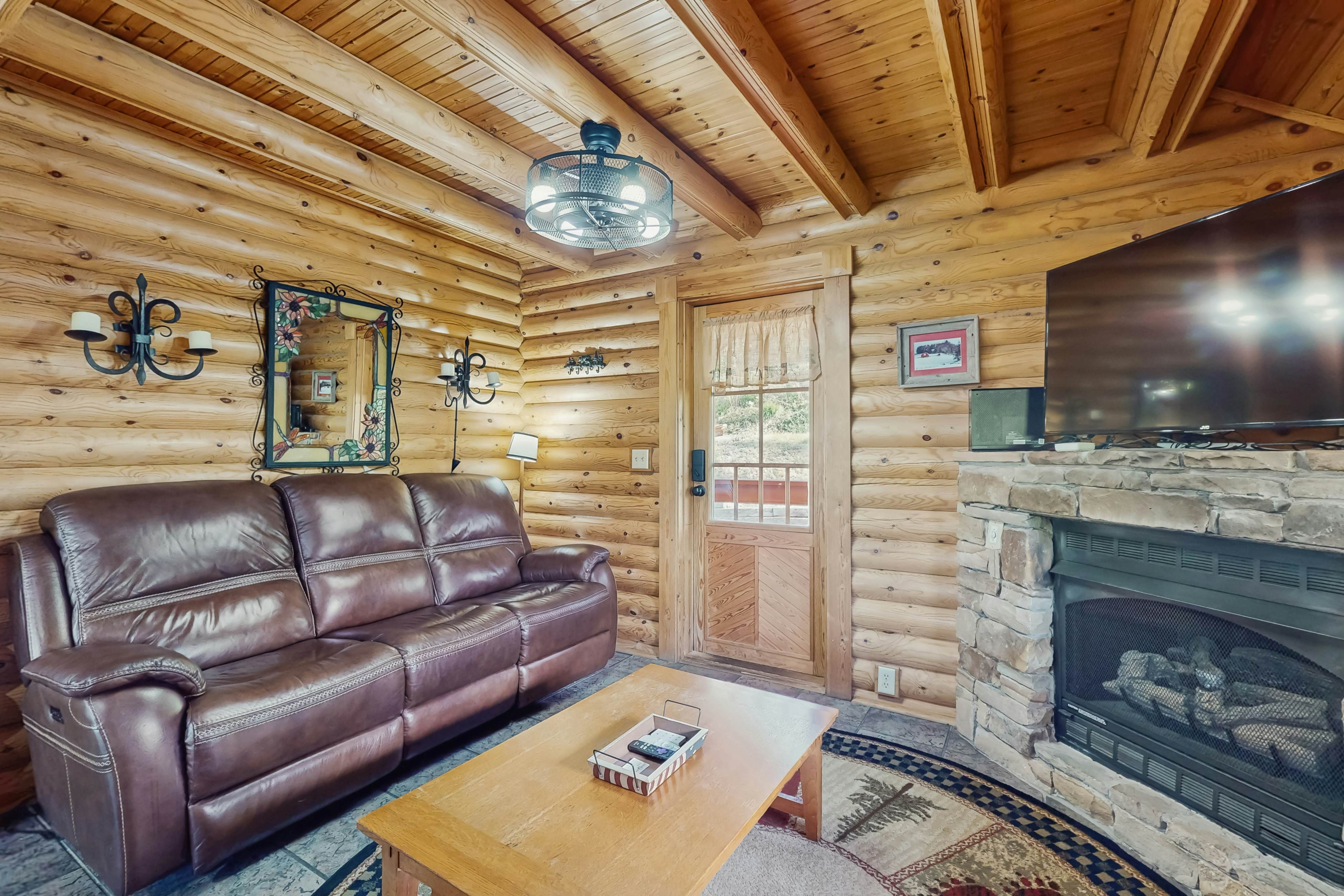 Peaceful Log Cabin, Sleeps 6・Hot tub・Fireplace