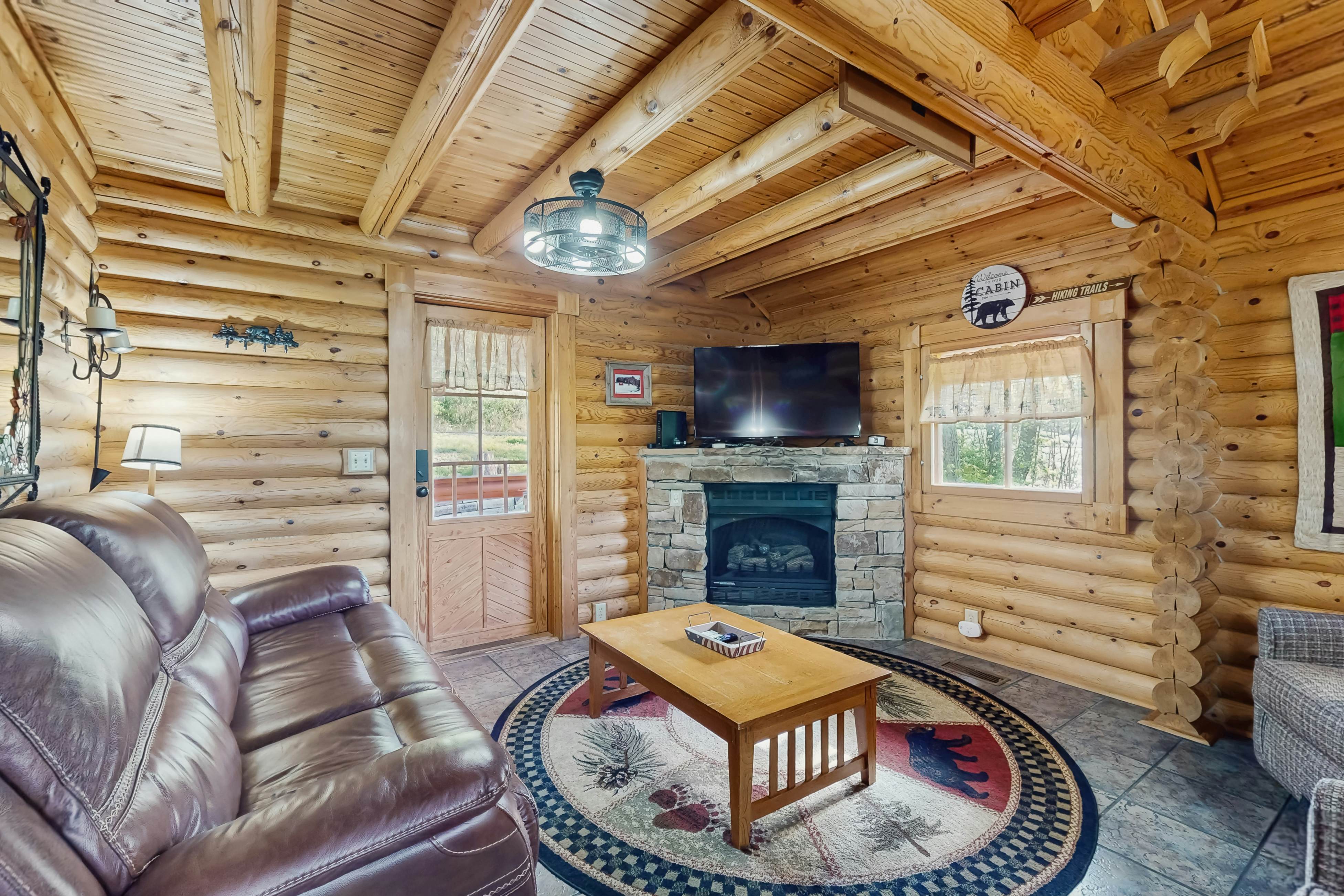 Peaceful Log Cabin, Sleeps 6・Hot tub・Fireplace