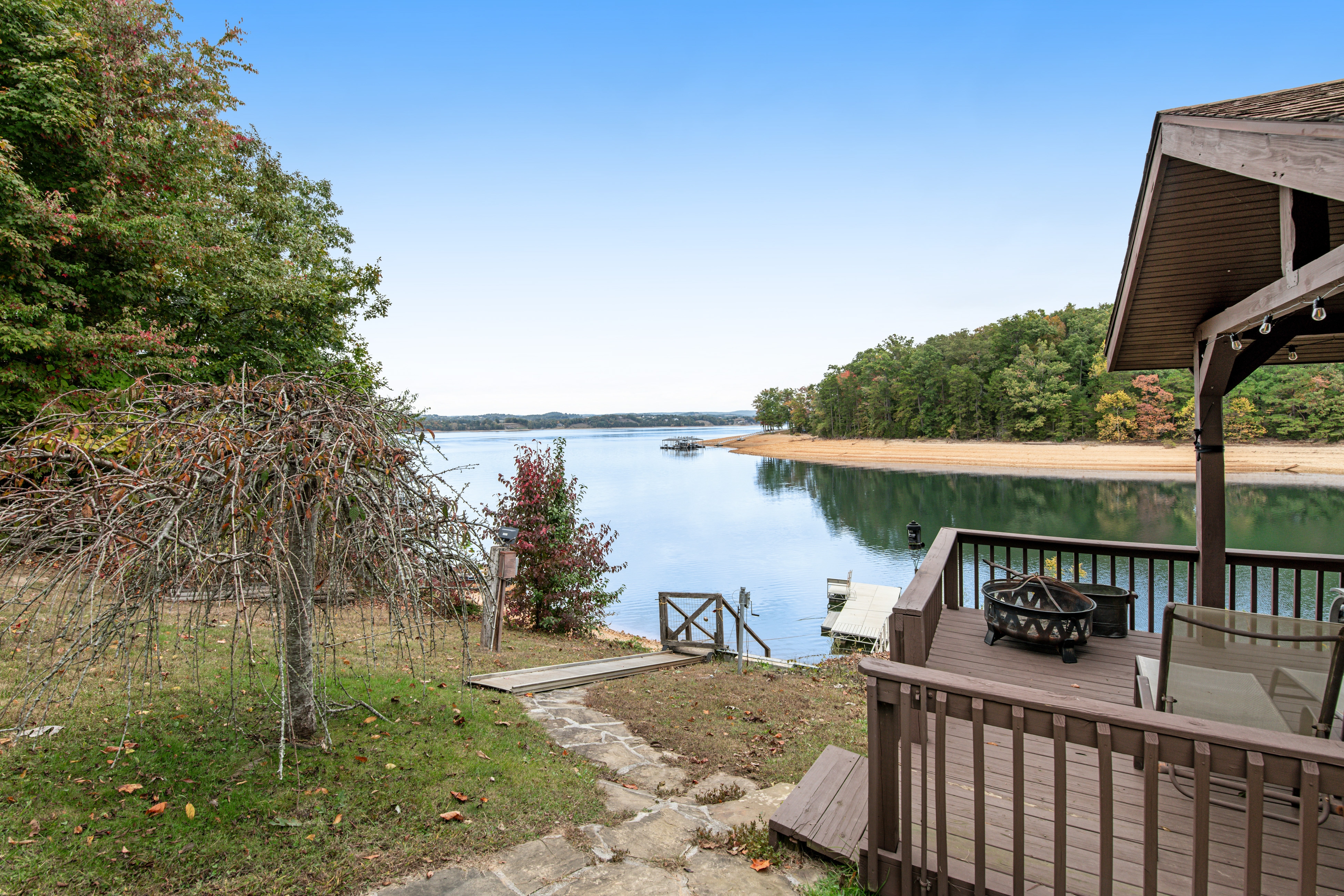 Lakefront Home・Dock・Covered Deck ・Fire Pit・Dogs OK