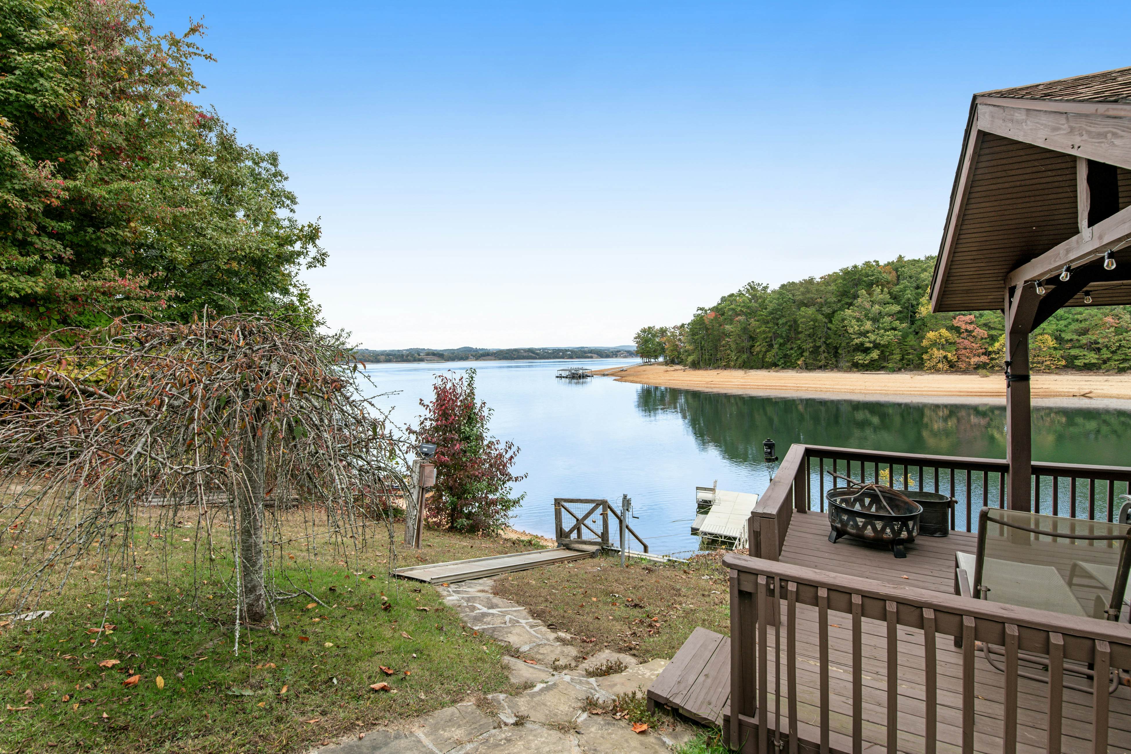 Lakefront Home・Dock・Covered Deck ・Fire Pit・Dogs OK