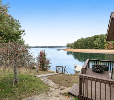 Lakefront Home・Dock・Covered Deck ・Fire Pit・Dogs OK