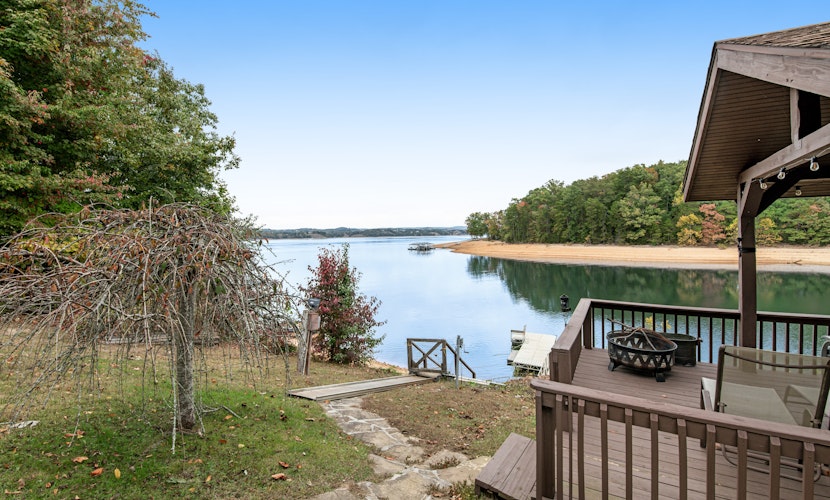 Lakefront Home・Dock・Covered Deck ・Fire Pit・Dogs OK