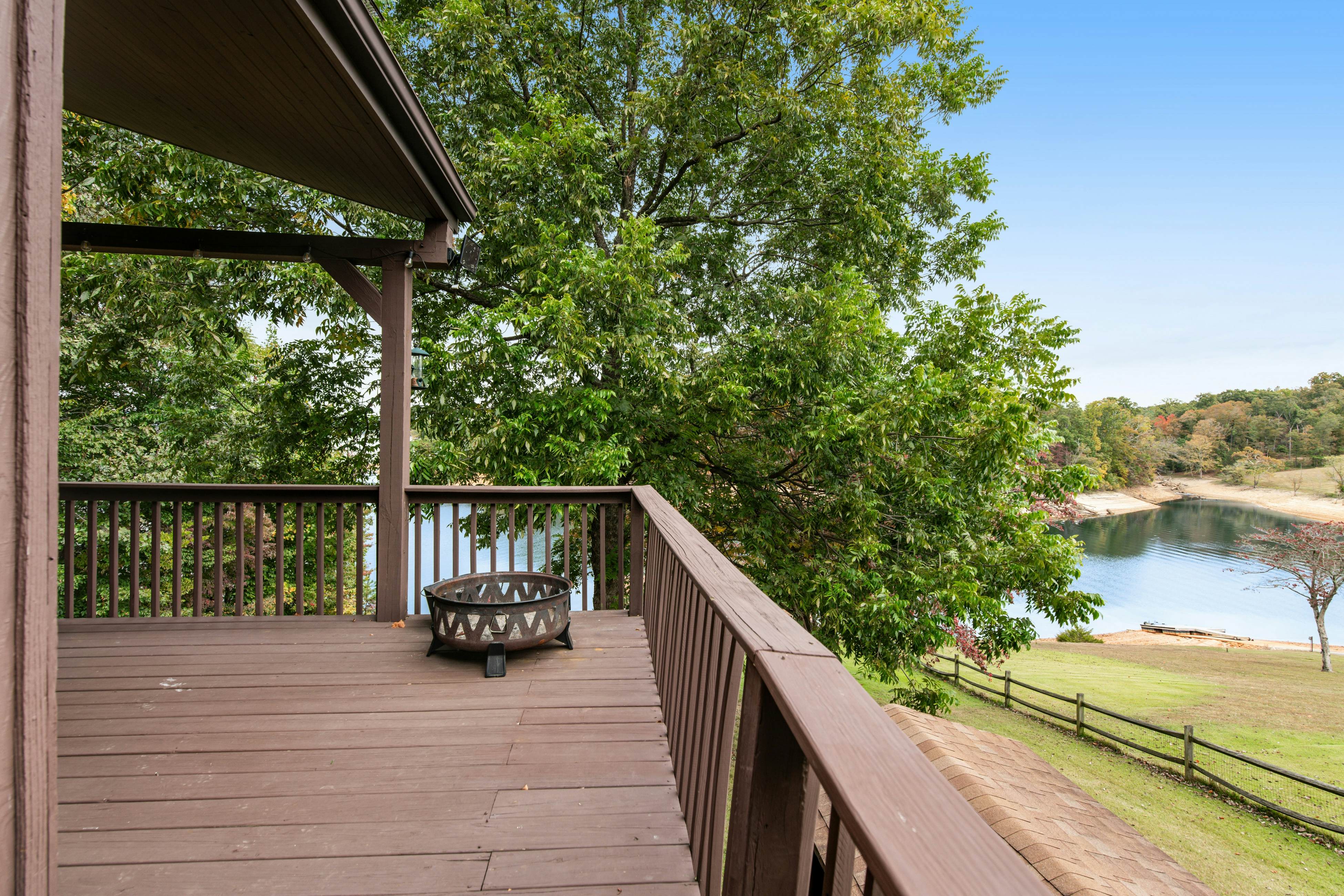 Lakefront Home・Dock・Covered Deck ・Fire Pit・Dogs OK