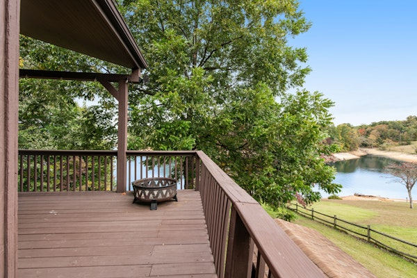 Lakefront Home・Dock・Covered Deck ・Fire Pit・Dogs OK