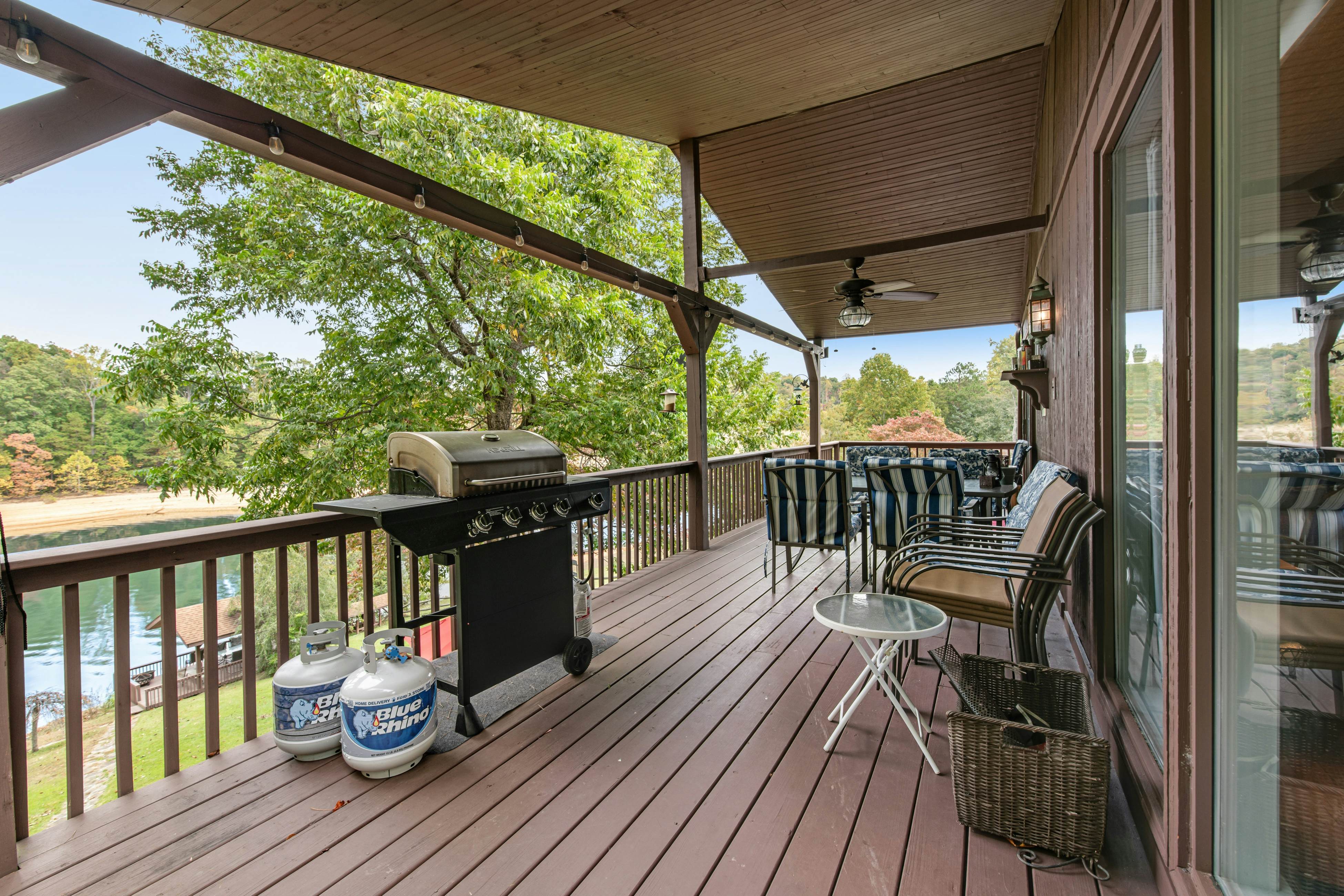 Lakefront Home・Dock・Covered Deck ・Fire Pit・Dogs OK