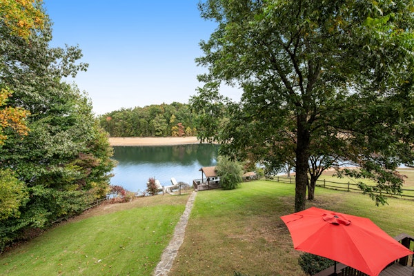 Lakefront Home・Dock・Covered Deck ・Fire Pit・Dogs OK