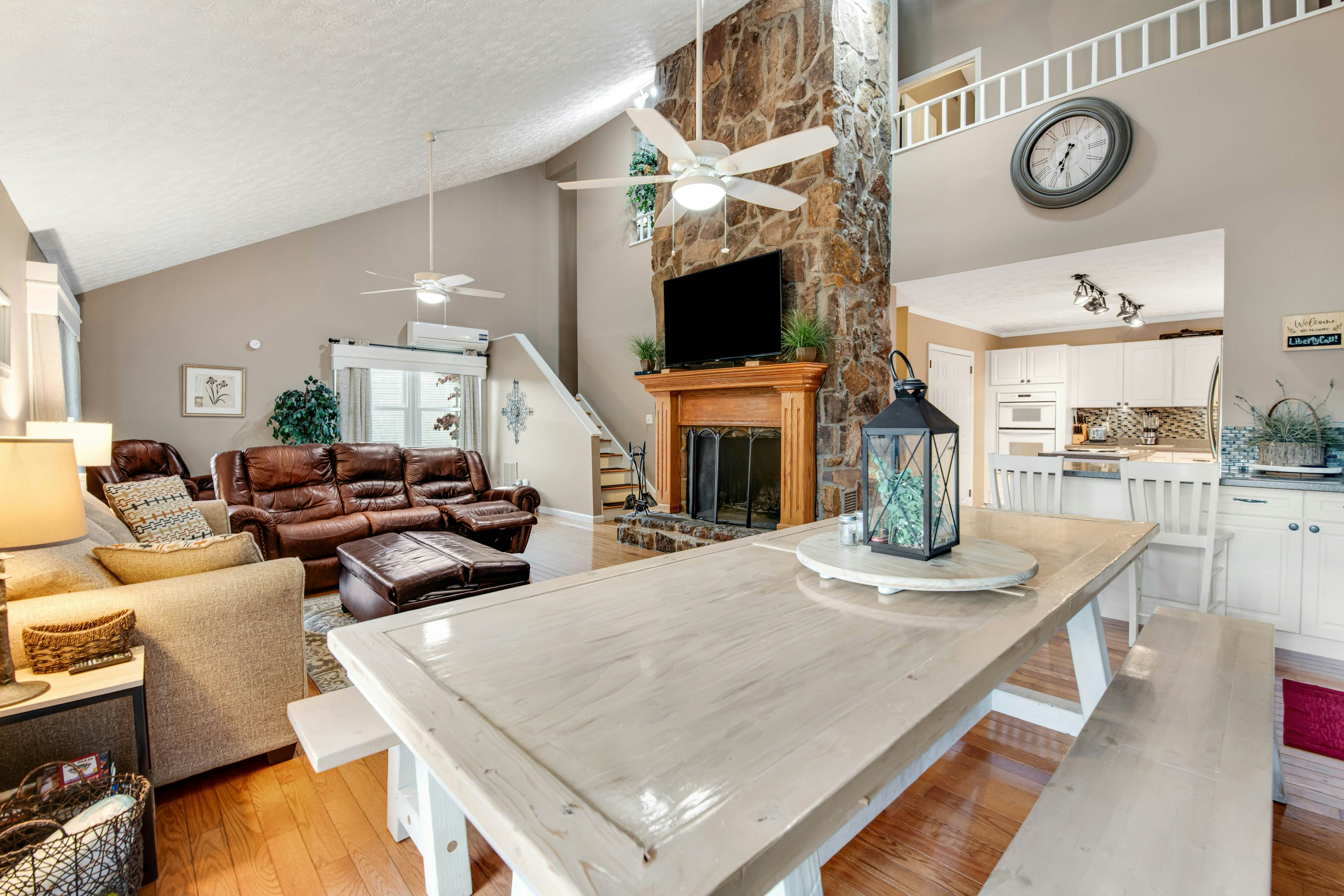 Lakefront Home・Dock・Covered Deck ・Fire Pit・Dogs OK