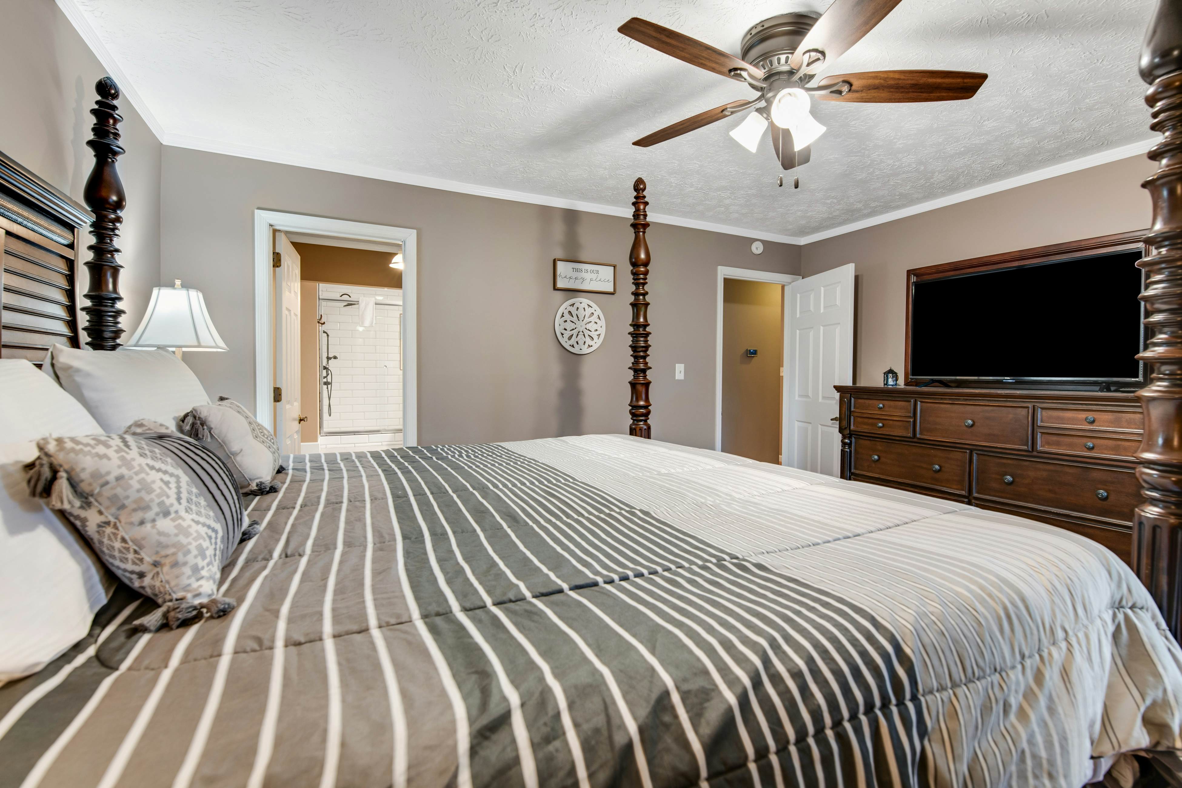 Lakefront Home・Dock・Covered Deck ・Fire Pit・Dogs OK