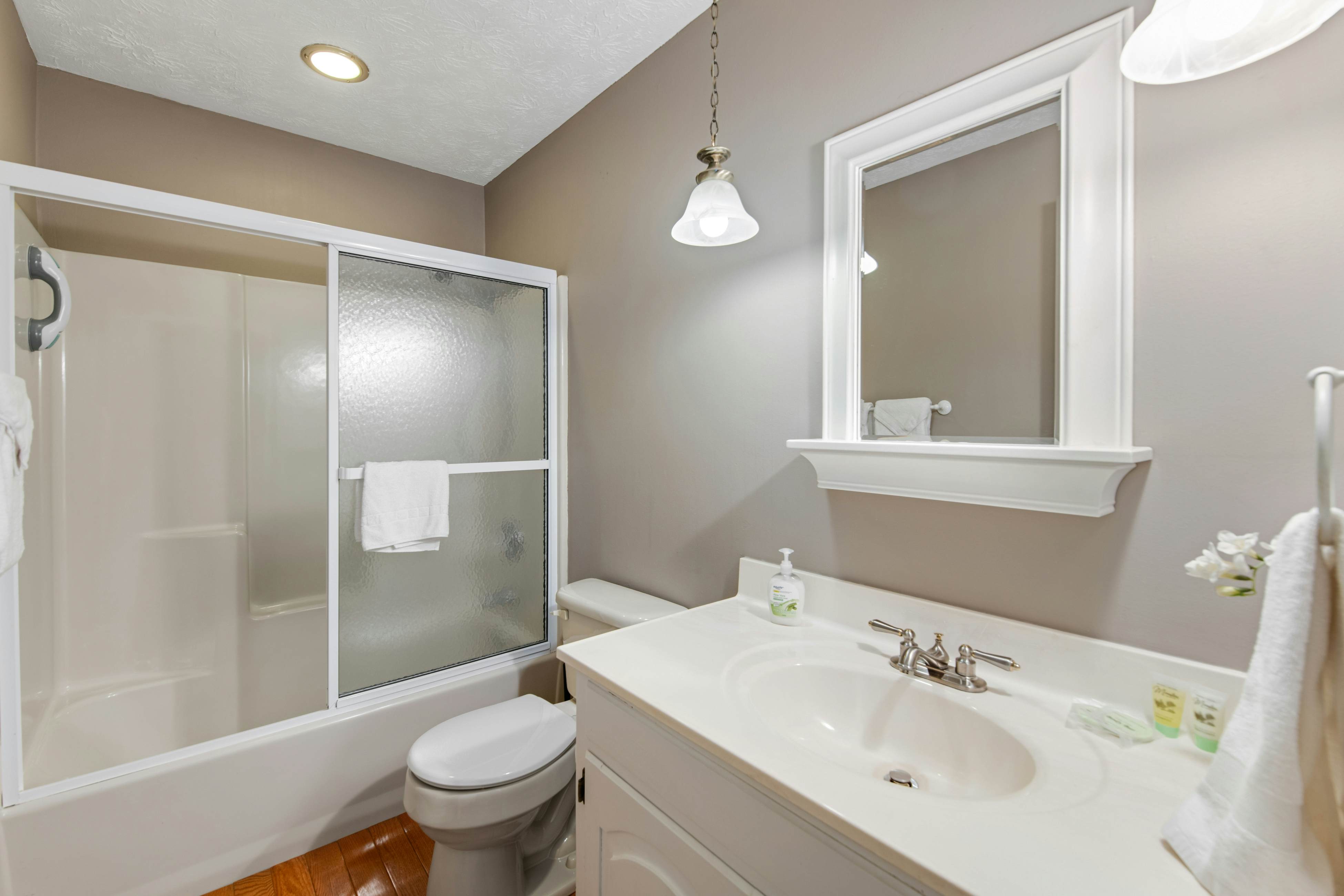 Lakefront Home・Dock・Covered Deck ・Fire Pit・Dogs OK