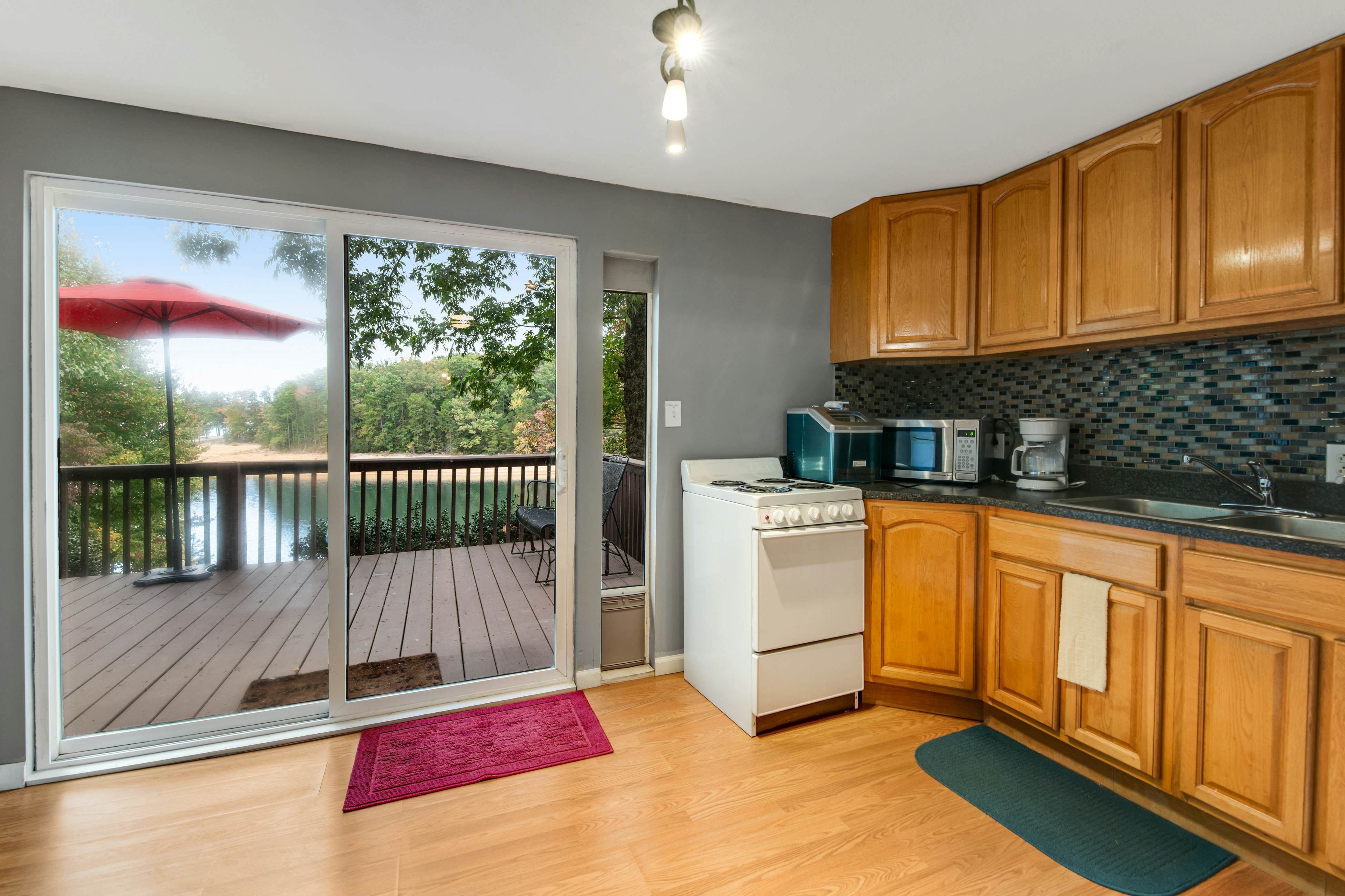 Lakefront Home・Dock・Covered Deck ・Fire Pit・Dogs OK