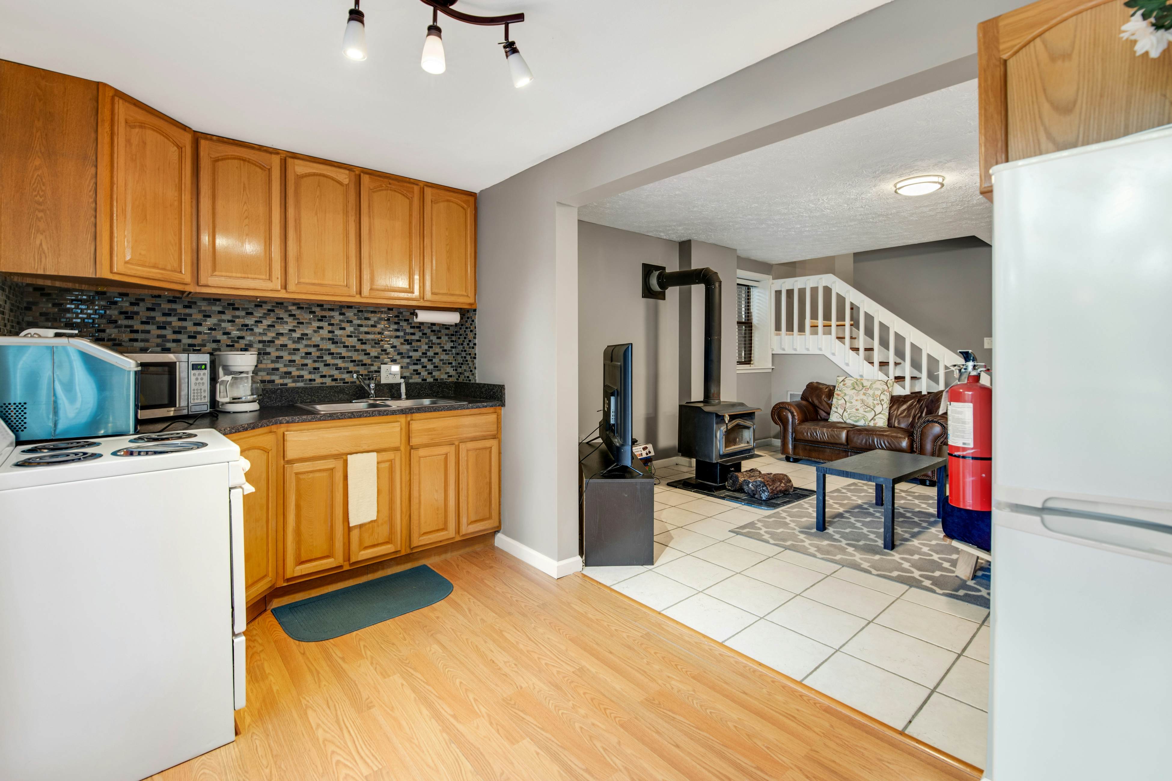 Lakefront Home・Dock・Covered Deck ・Fire Pit・Dogs OK