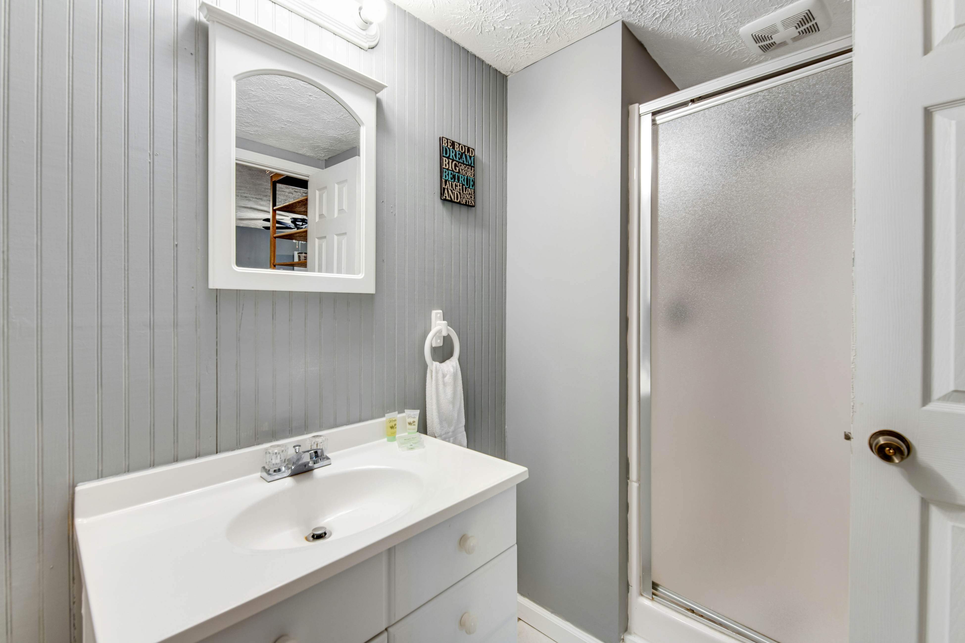 Lakefront Home・Dock・Covered Deck ・Fire Pit・Dogs OK