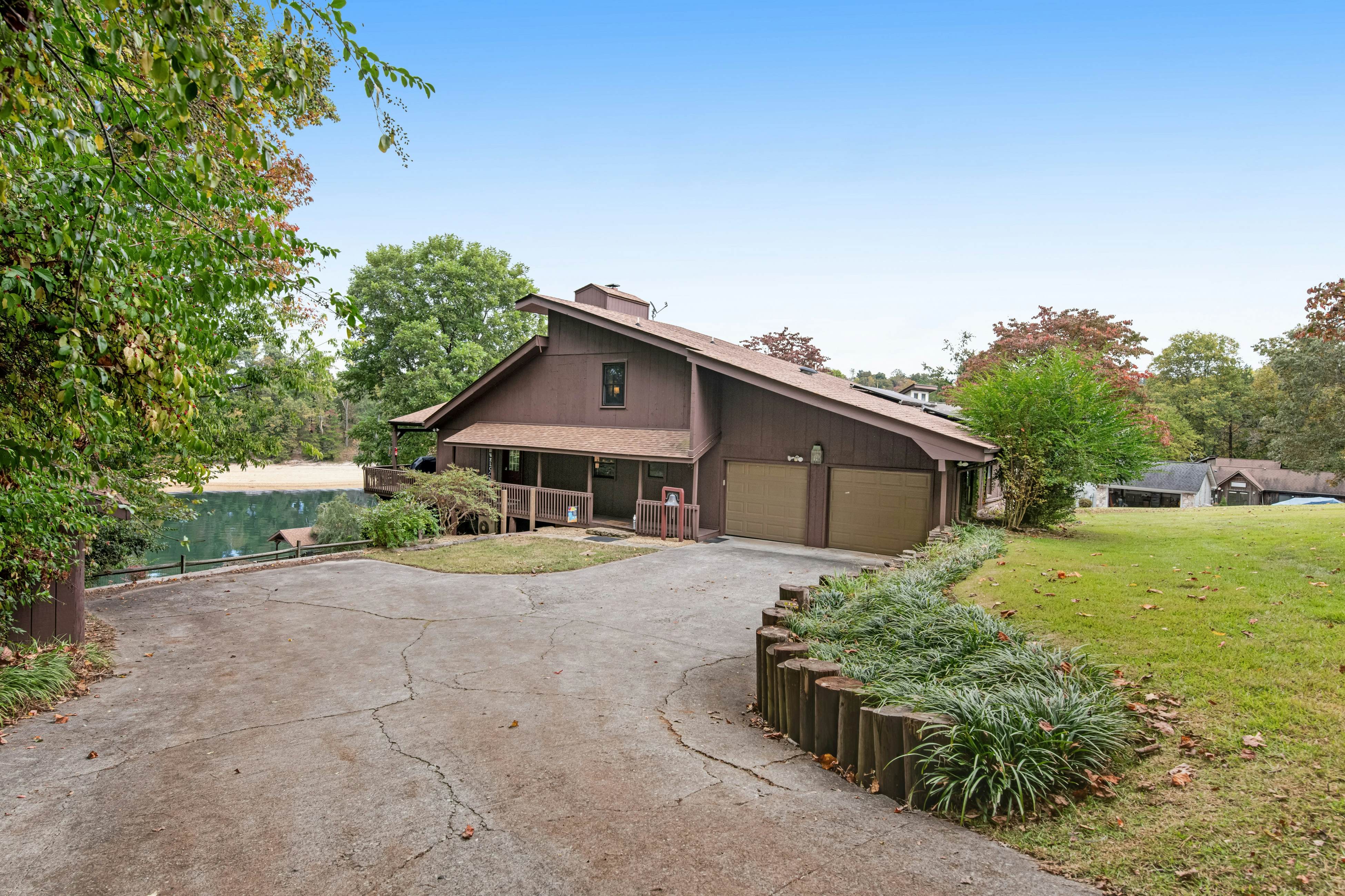 Lakefront Home・Dock・Covered Deck ・Fire Pit・Dogs OK