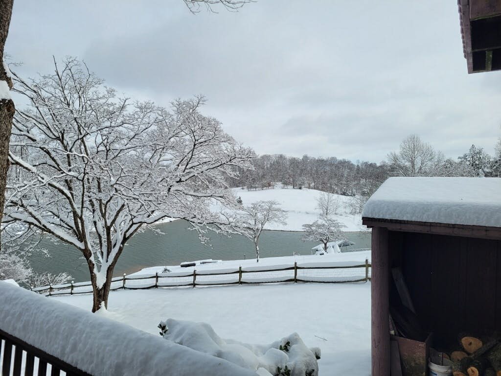 Lakefront Home・Dock・Covered Deck ・Fire Pit・Dogs OK
