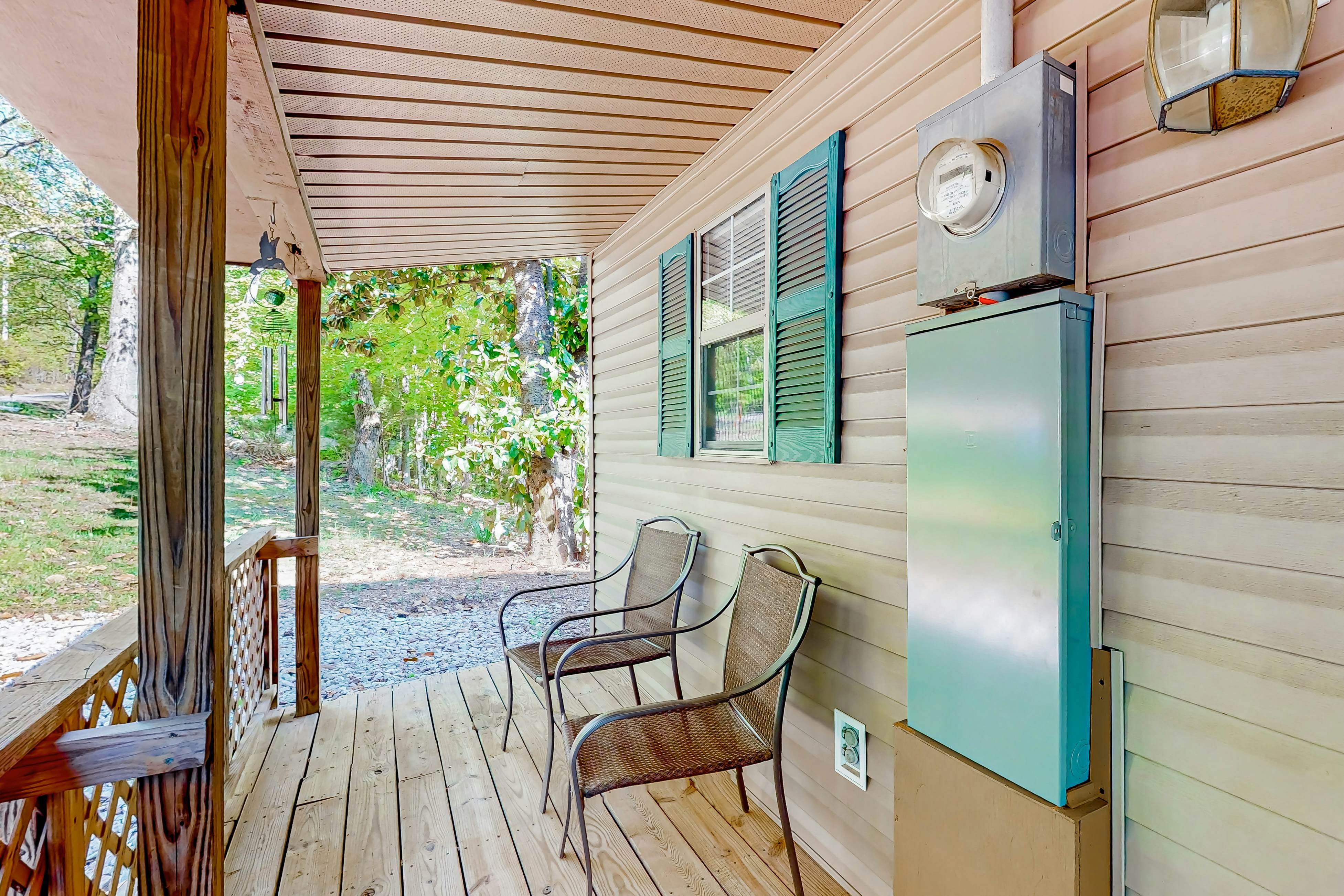 Dog Welcome Waterfront Home, Sleeps 12・Firepit