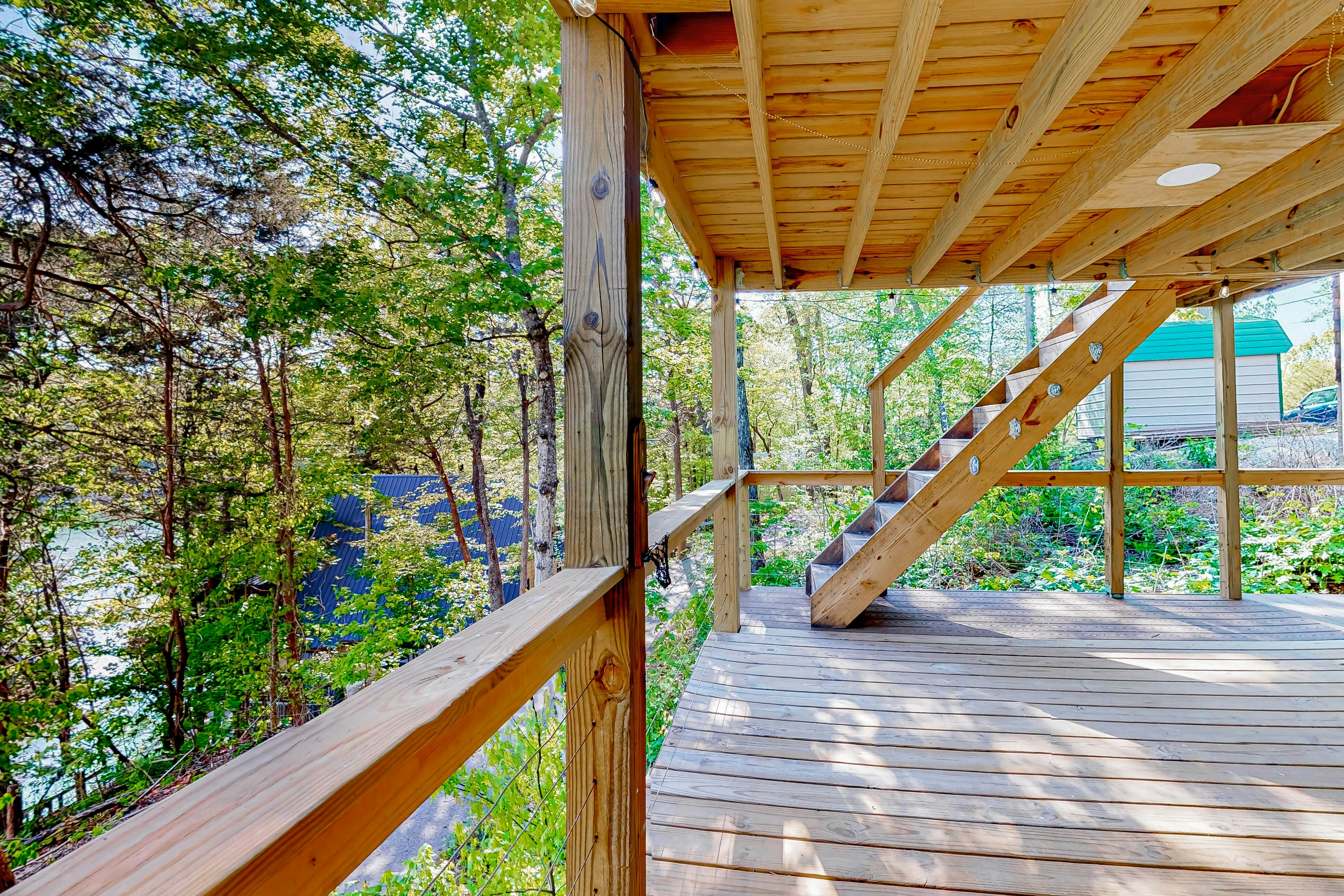 Dog Welcome Waterfront Home, Sleeps 12・Firepit