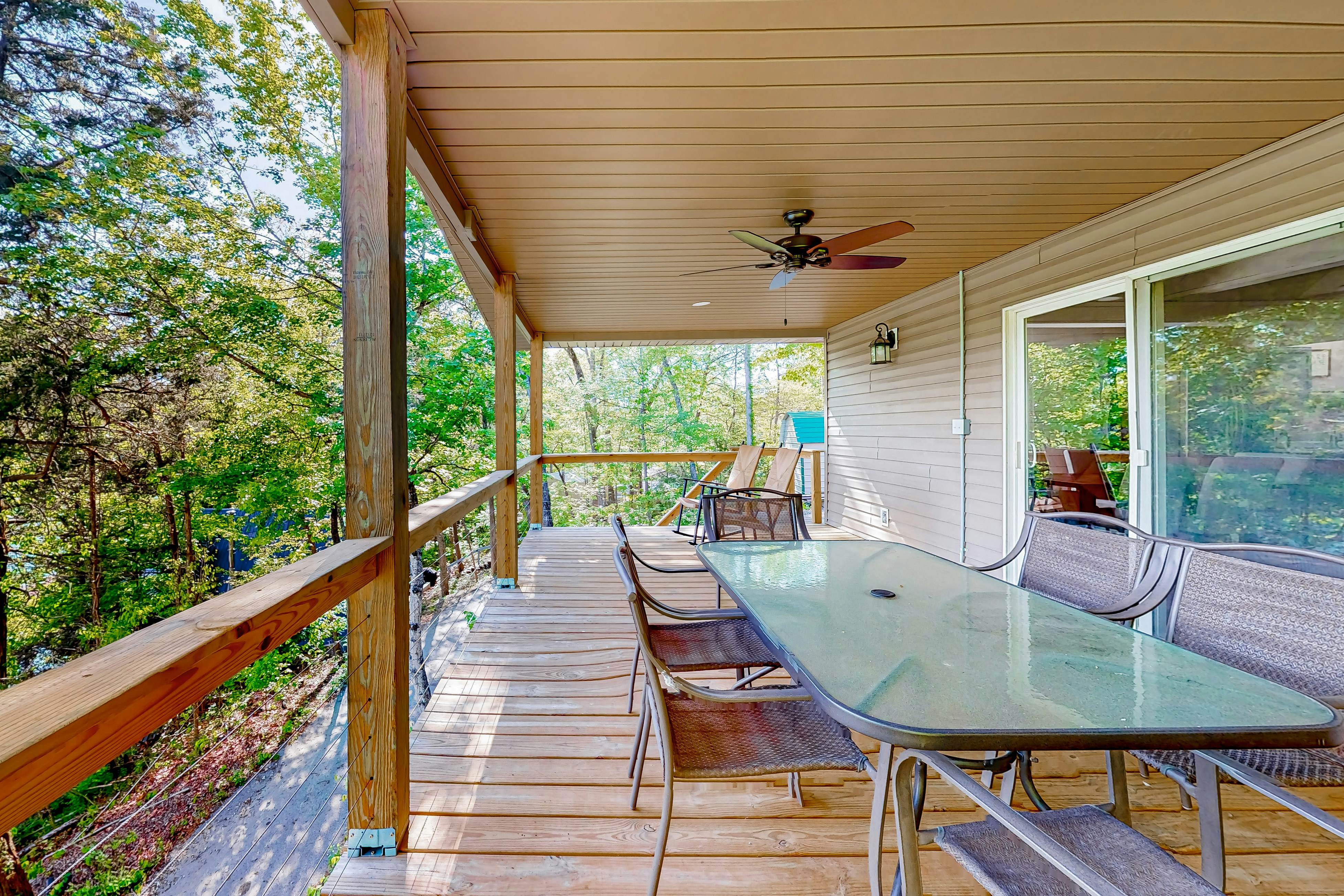 Dog Welcome Waterfront Home, Sleeps 12・Firepit