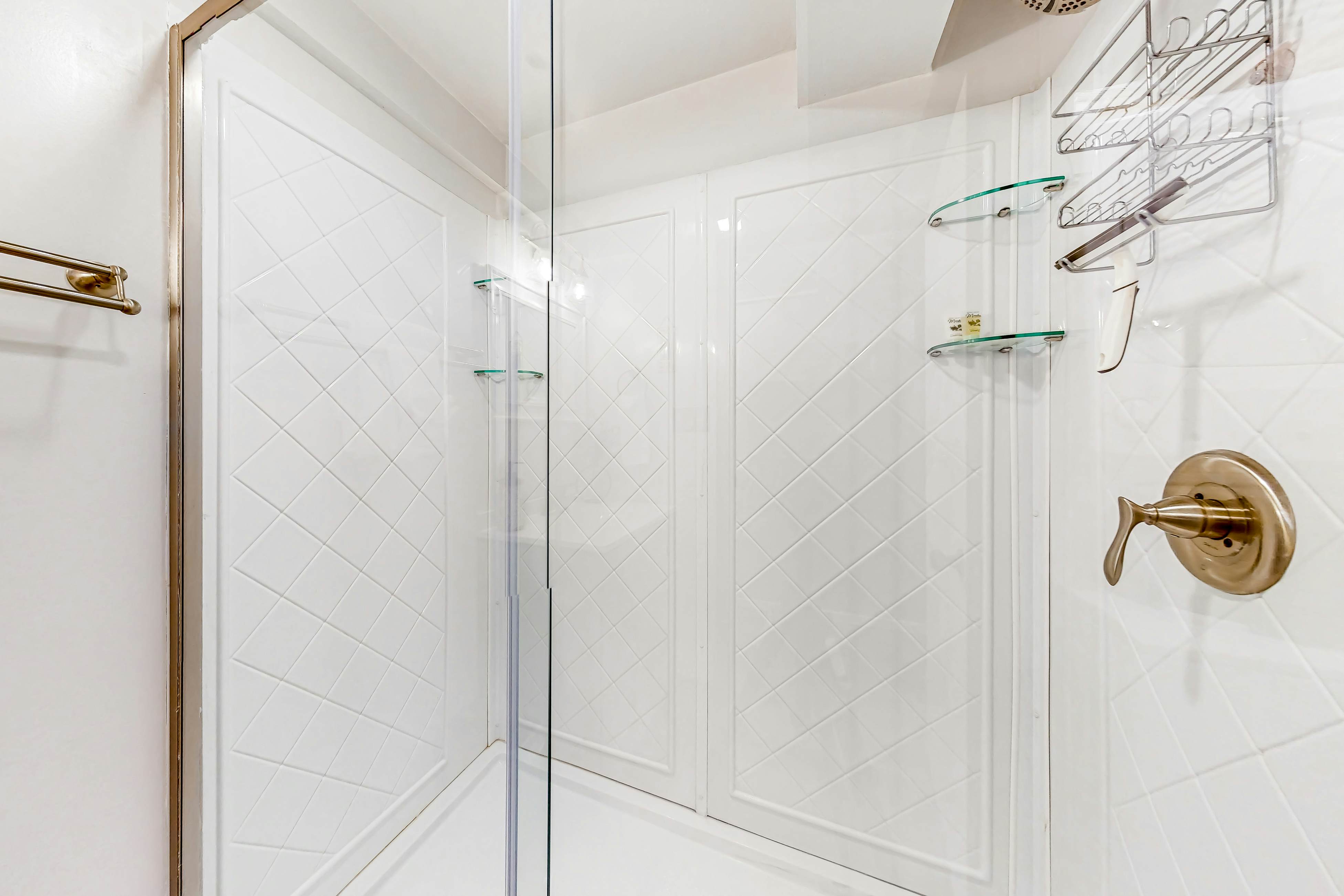 Dog Welcome Waterfront Home, Sleeps 12・Firepit