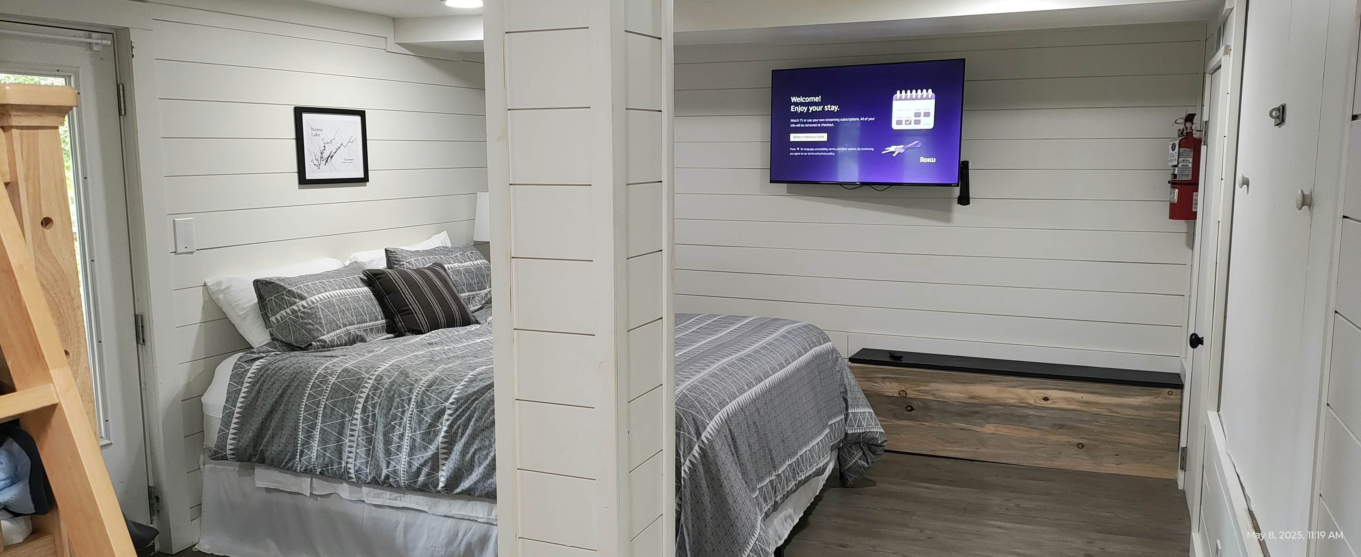 Dog Welcome Waterfront Home, Sleeps 12・Firepit