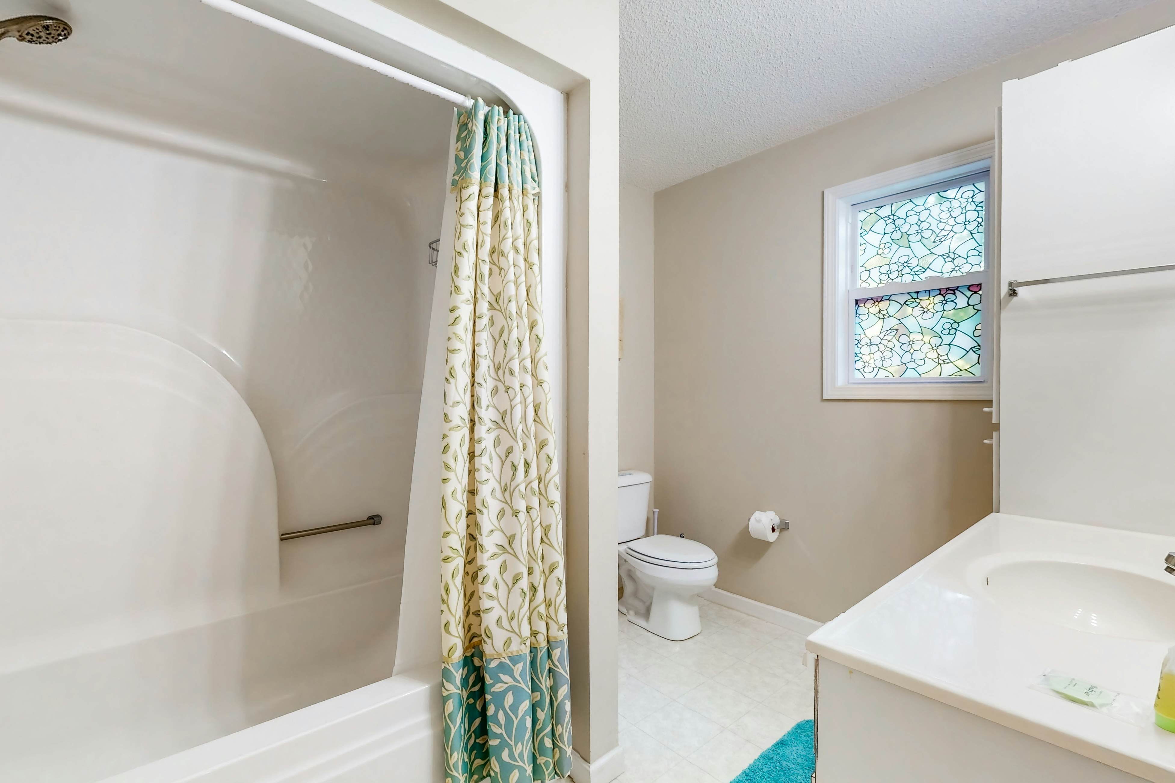 Lake front home with games, fire pit, gas grill and dock