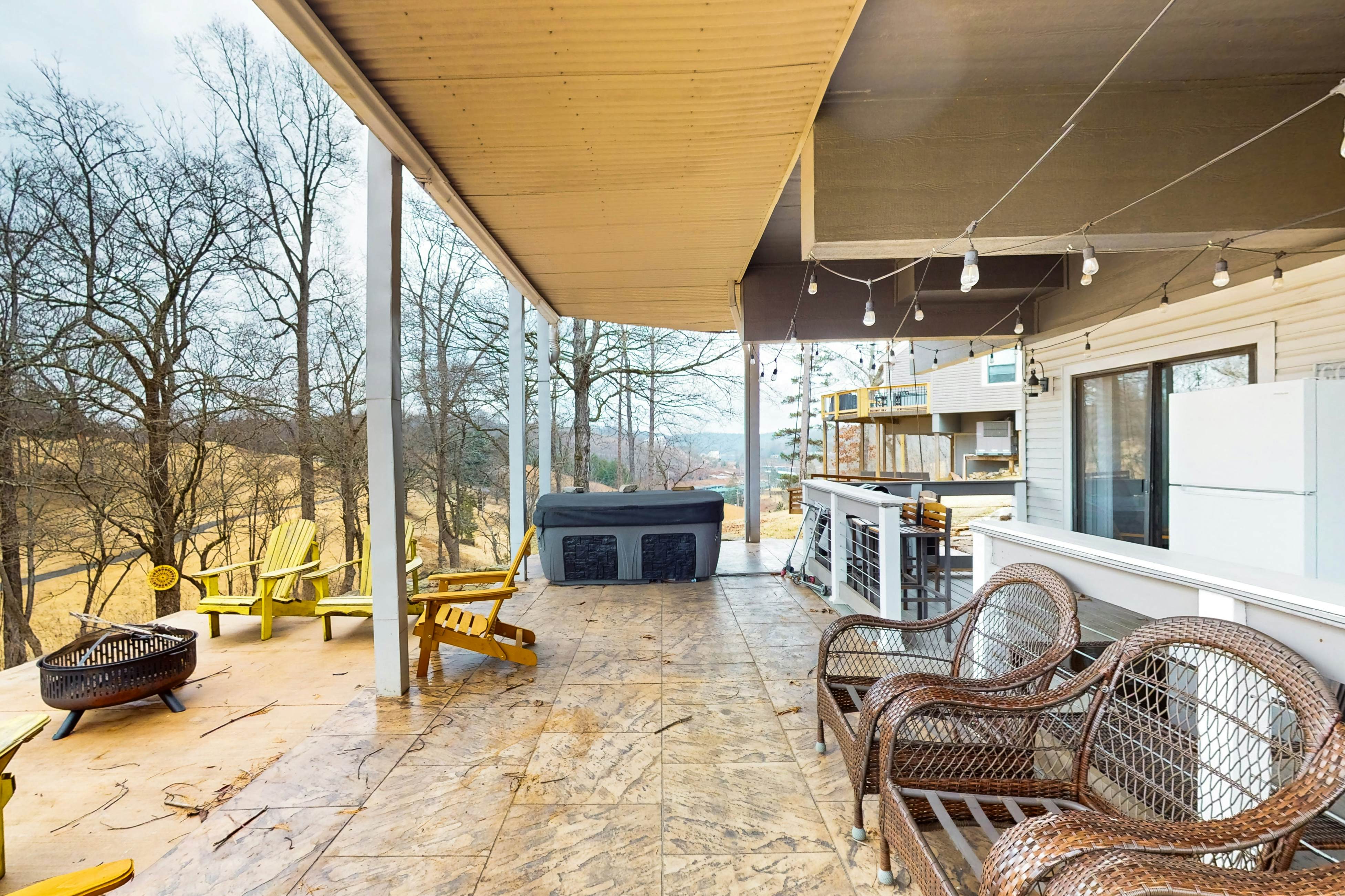 Ultimate Lake Cabin | Hot Tub・Firepit・Outdoor Fun