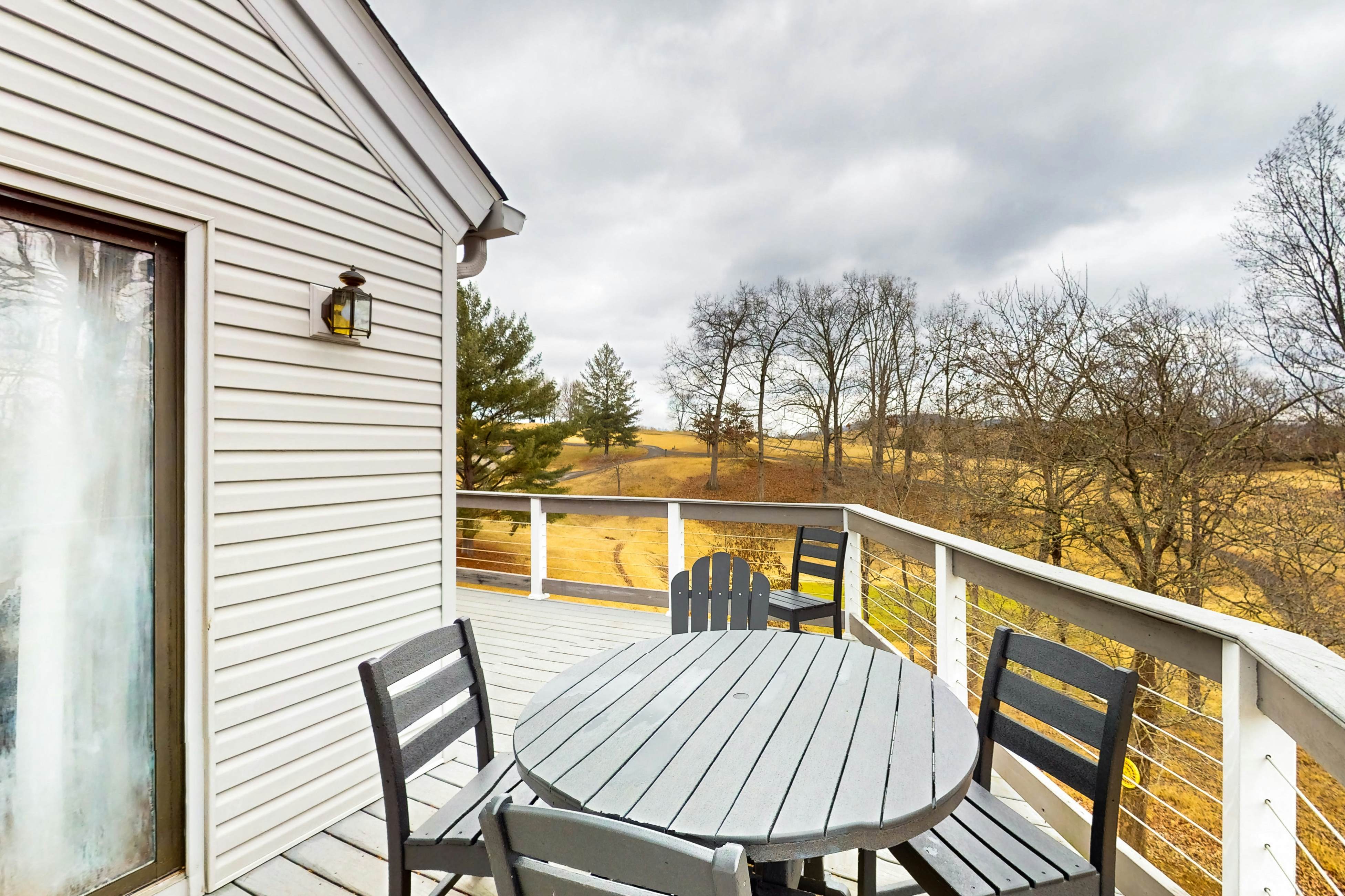 Ultimate Lake Cabin | Hot Tub・Firepit・Outdoor Fun