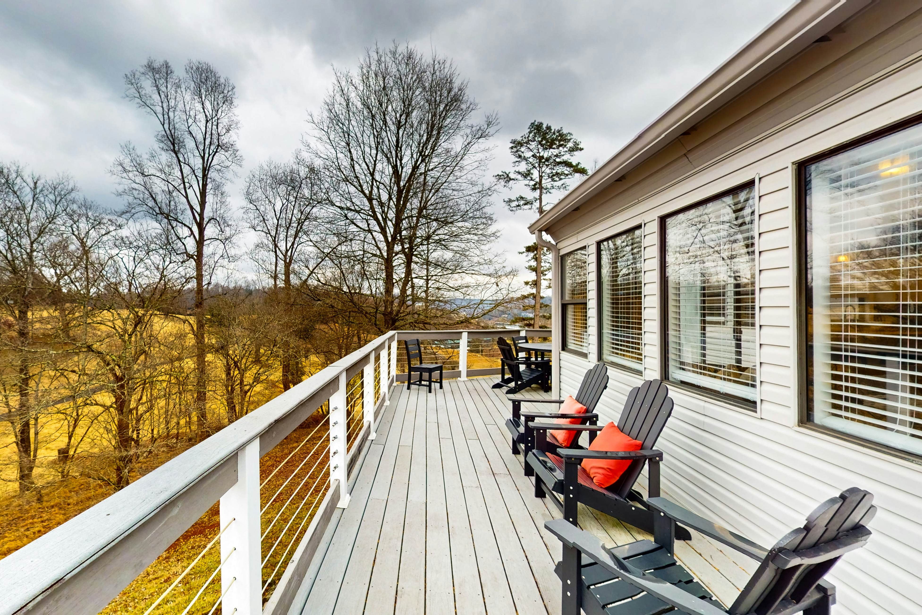 Ultimate Lake Cabin | Hot Tub・Firepit・Outdoor Fun