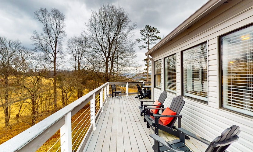 Ultimate Lake Cabin in Deerfield Resort, Sleeps 16・Hot Tub・Outdoor Fun