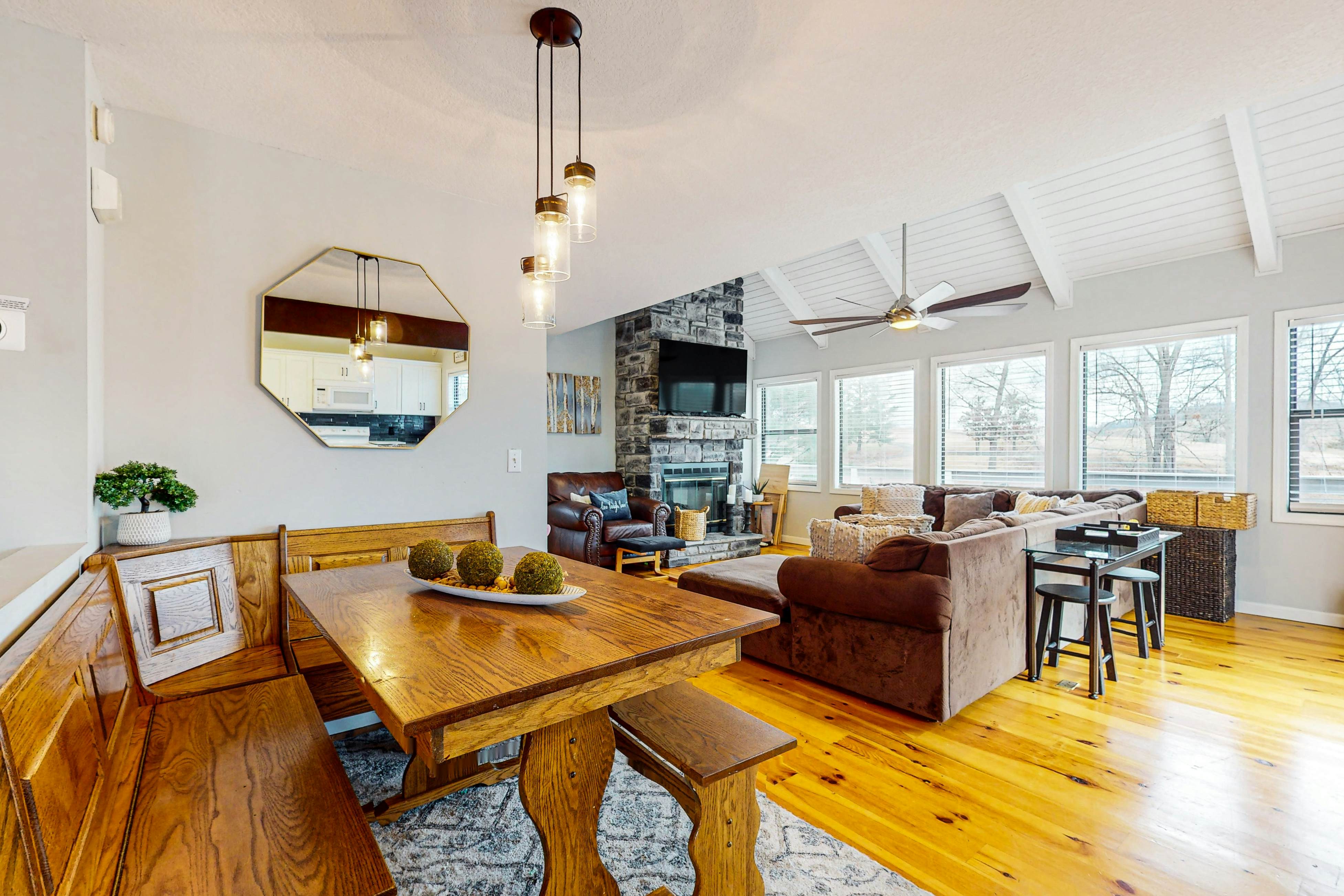 Ultimate Lake Cabin | Hot Tub・Firepit・Outdoor Fun