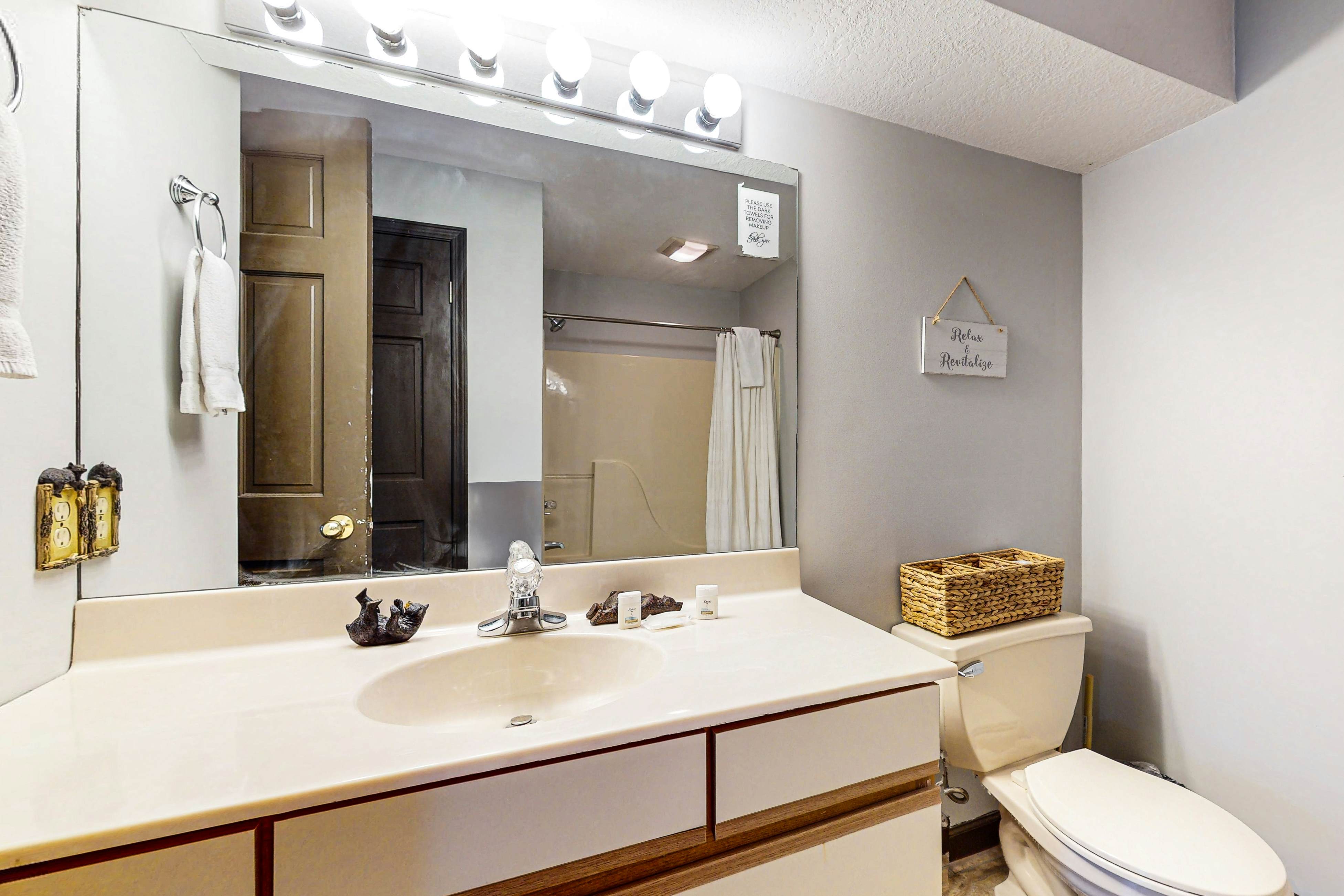 Ultimate Lake Cabin | Hot Tub・Firepit・Outdoor Fun