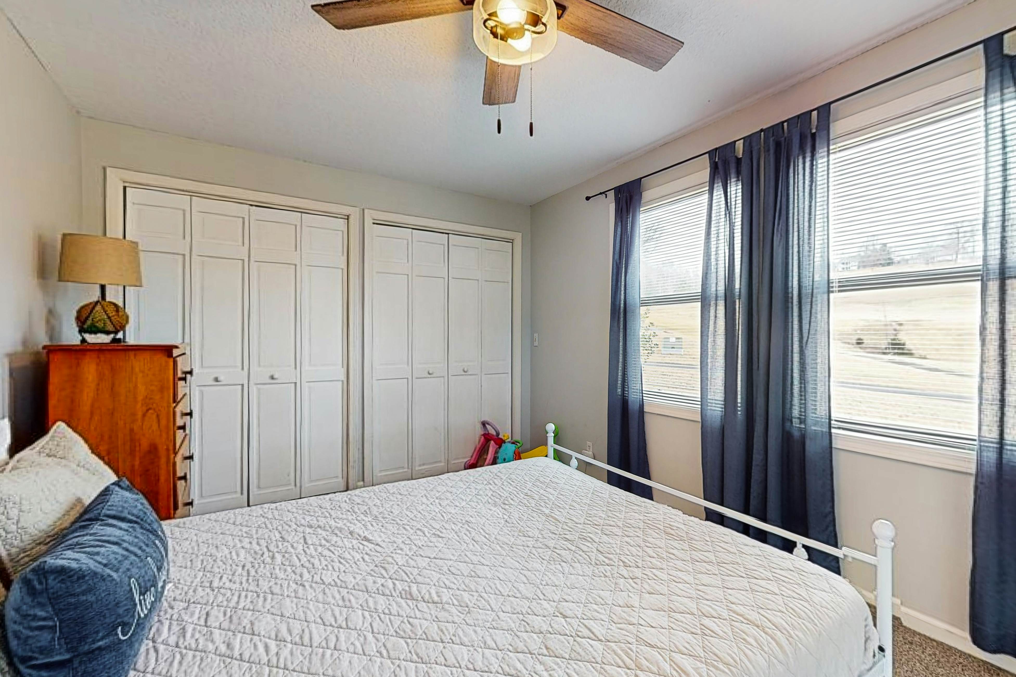 Ultimate Lake Cabin | Hot Tub・Firepit・Outdoor Fun