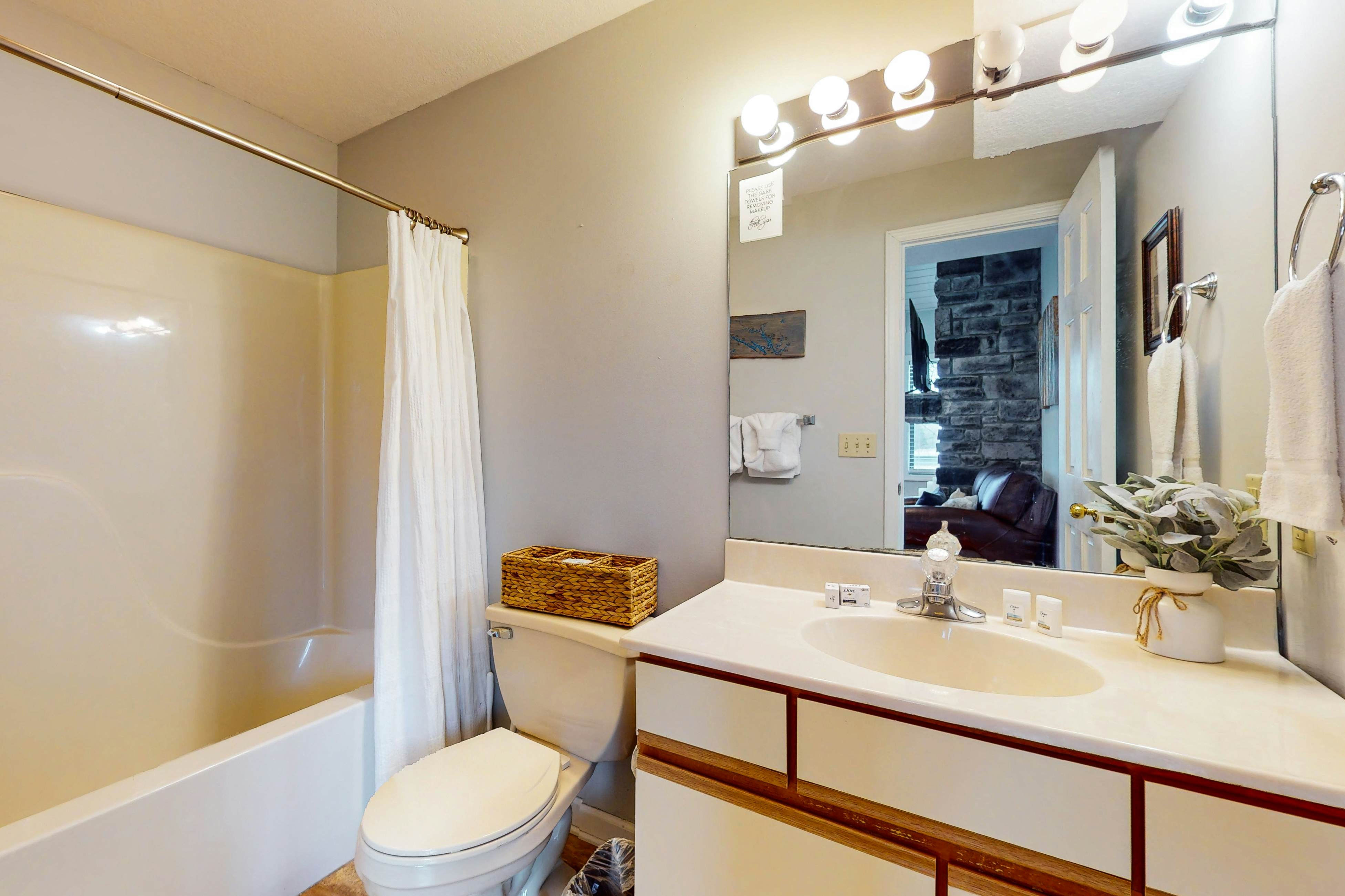 Ultimate Lake Cabin | Hot Tub・Firepit・Outdoor Fun