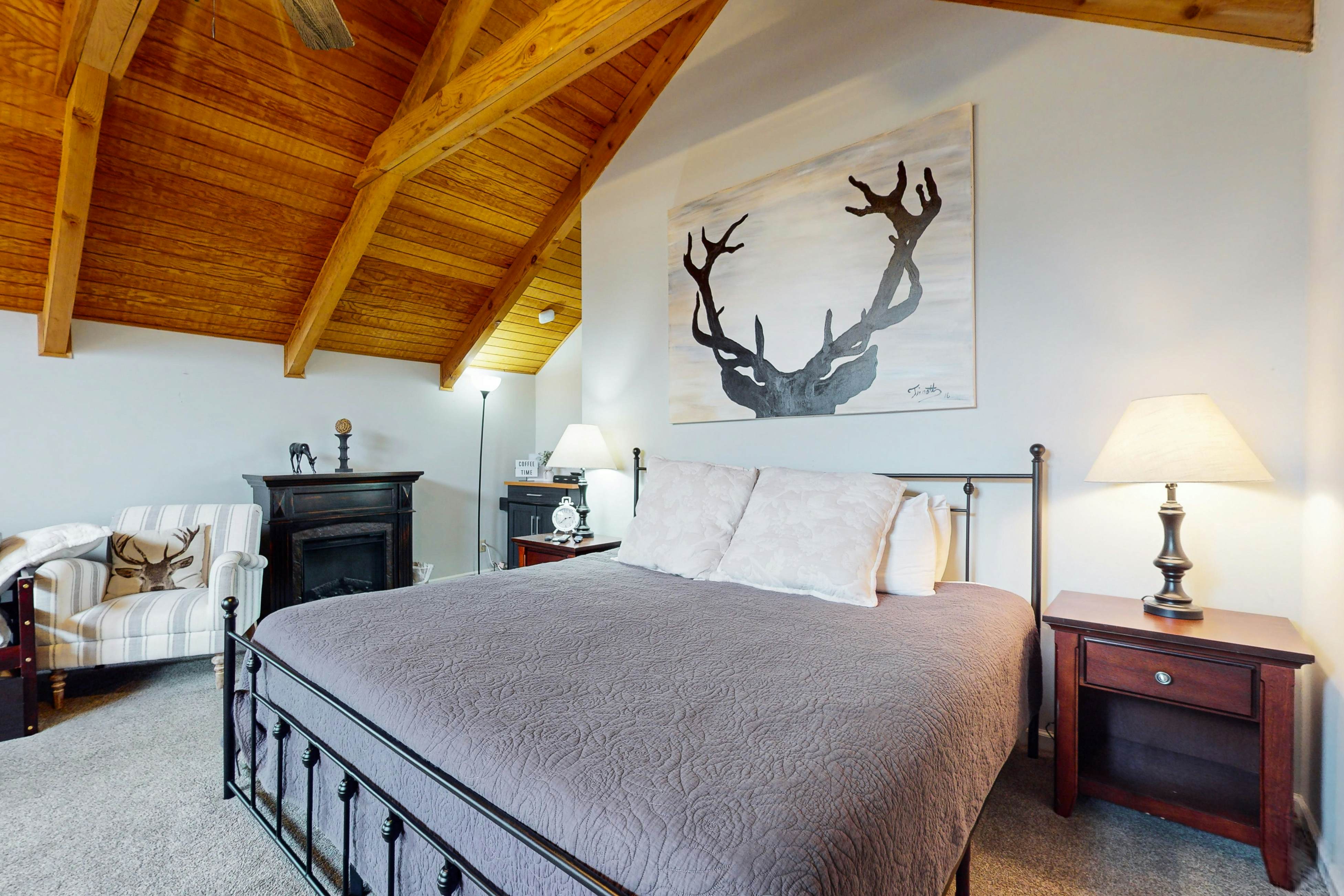 Ultimate Lake Cabin | Hot Tub・Firepit・Outdoor Fun