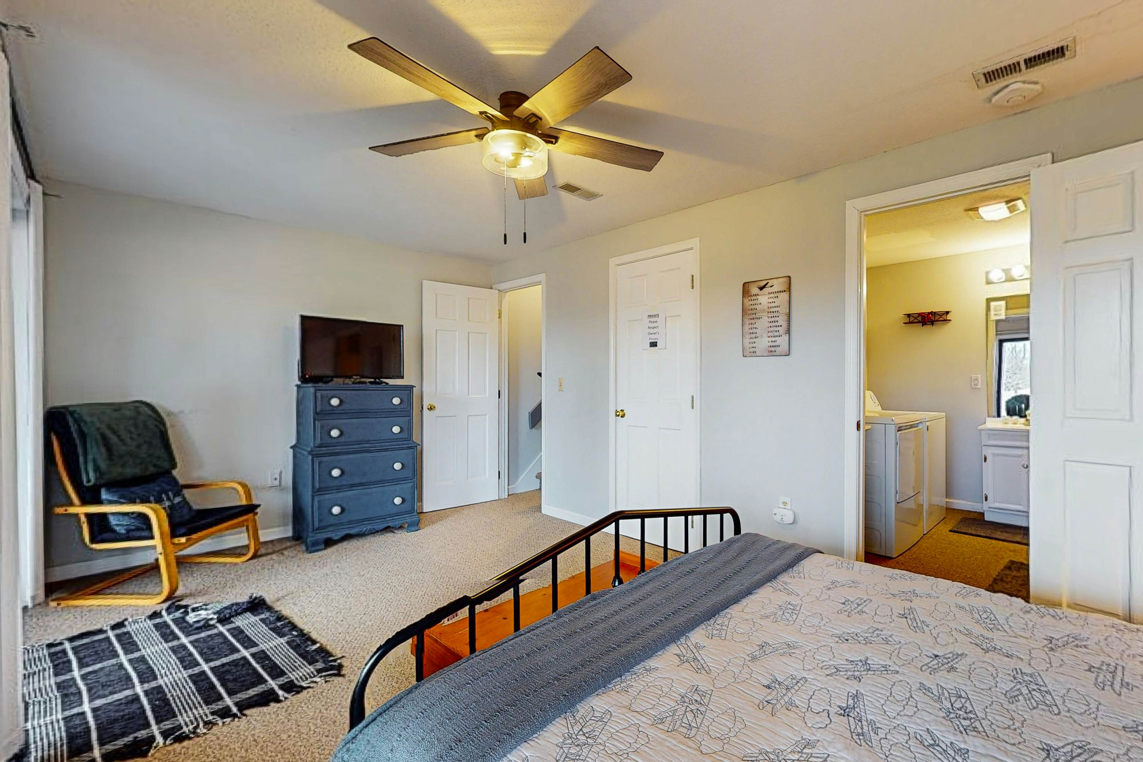 Ultimate Lake Cabin | Hot Tub・Firepit・Outdoor Fun