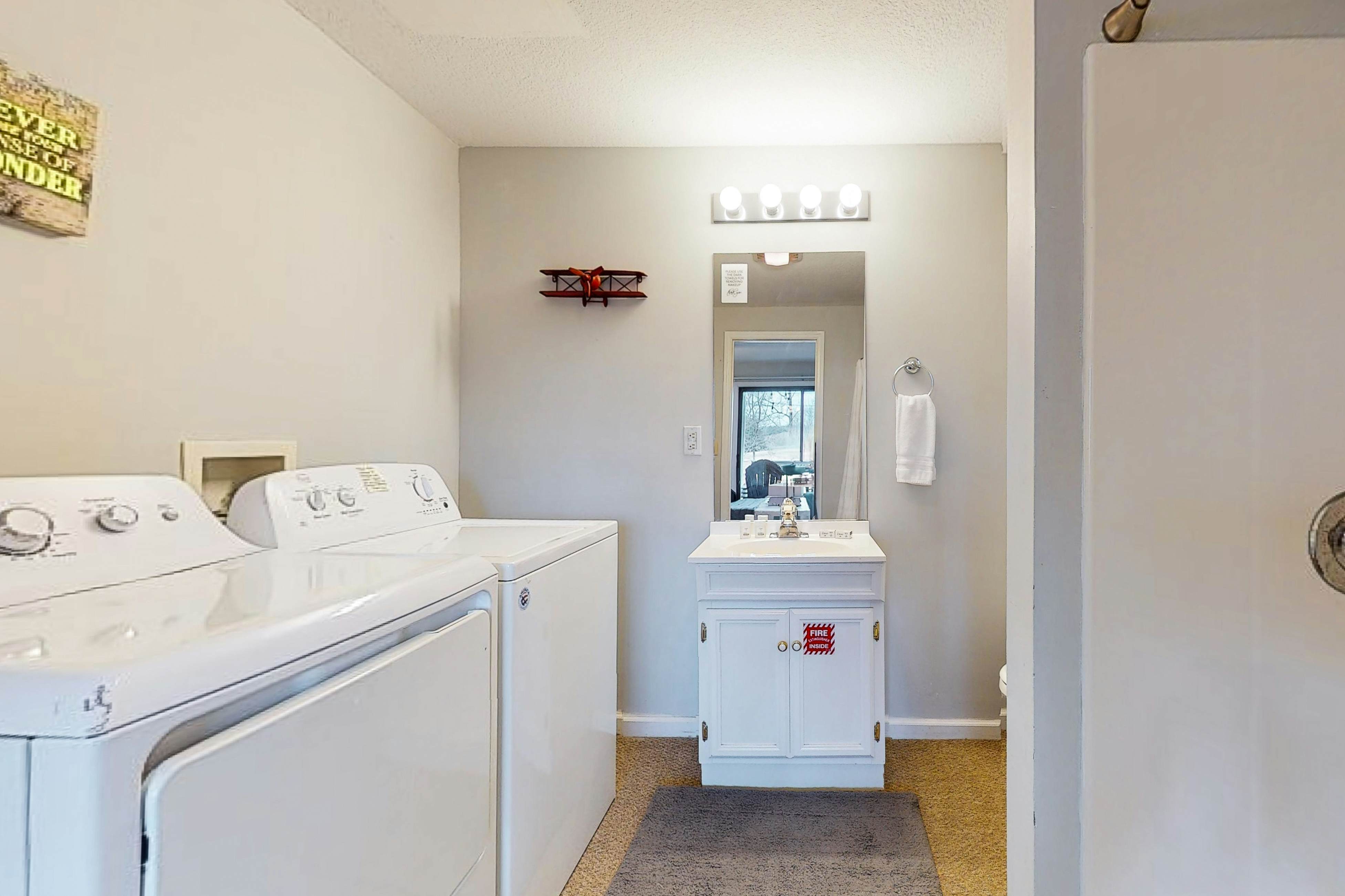 Ultimate Lake Cabin | Hot Tub・Firepit・Outdoor Fun