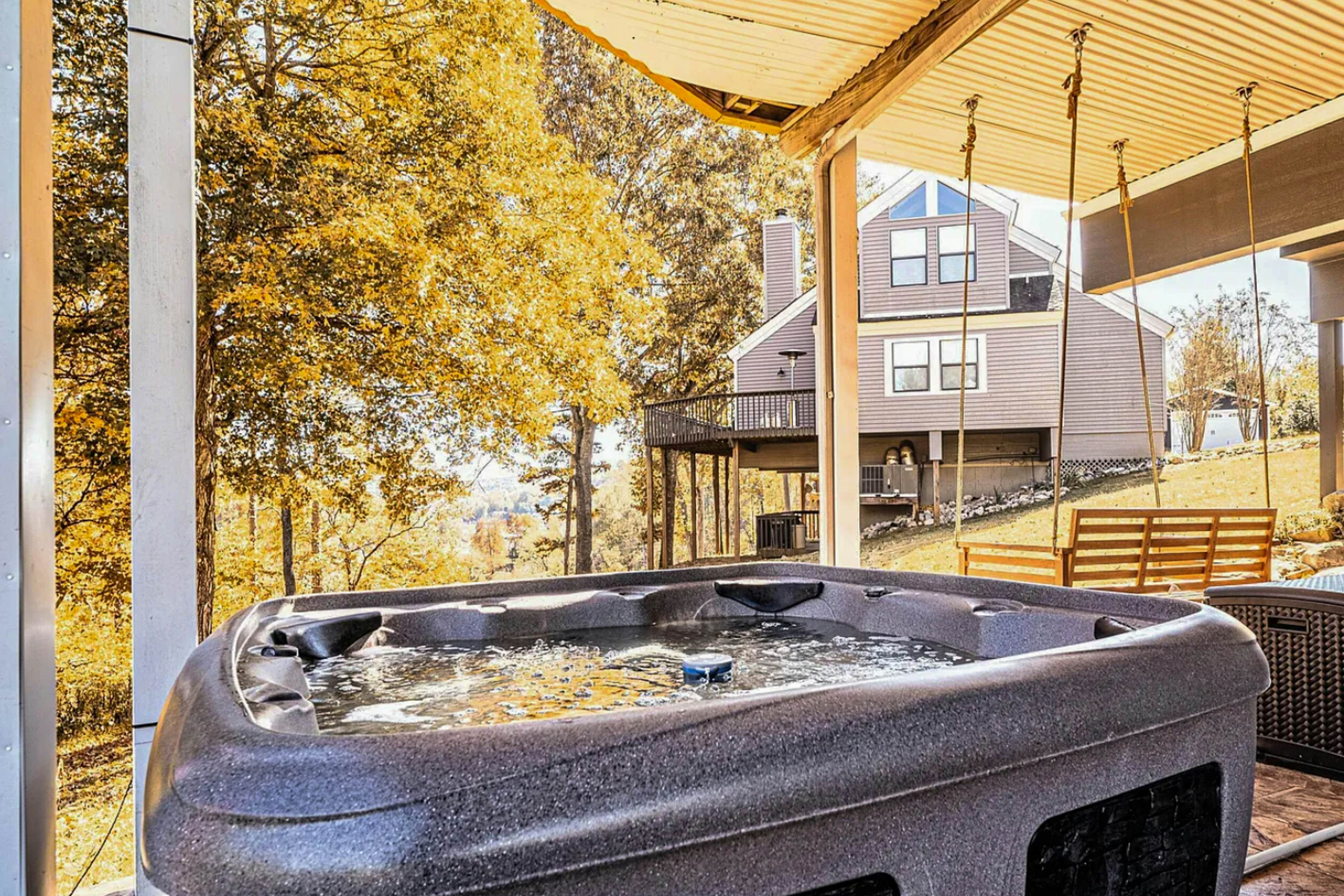 Ultimate Lake Cabin | Hot Tub・Firepit・Outdoor Fun