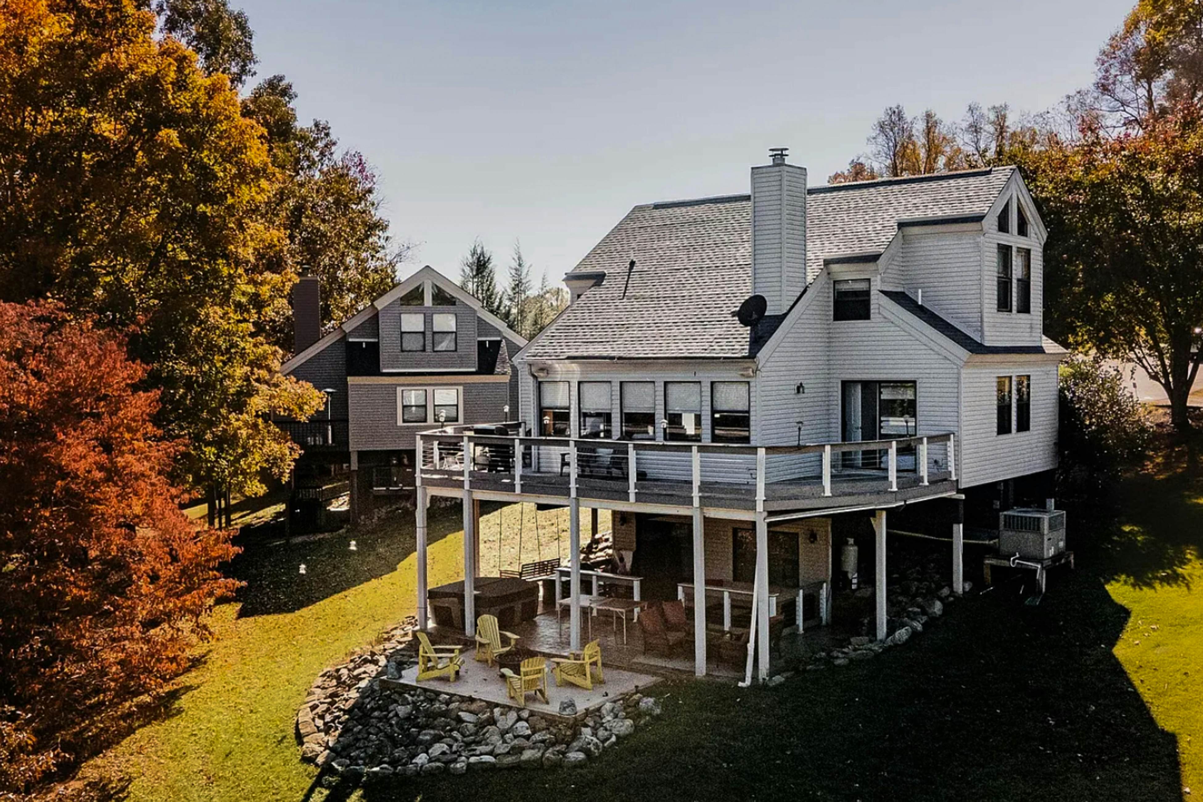 Ultimate Lake Cabin | Hot Tub・Firepit・Outdoor Fun