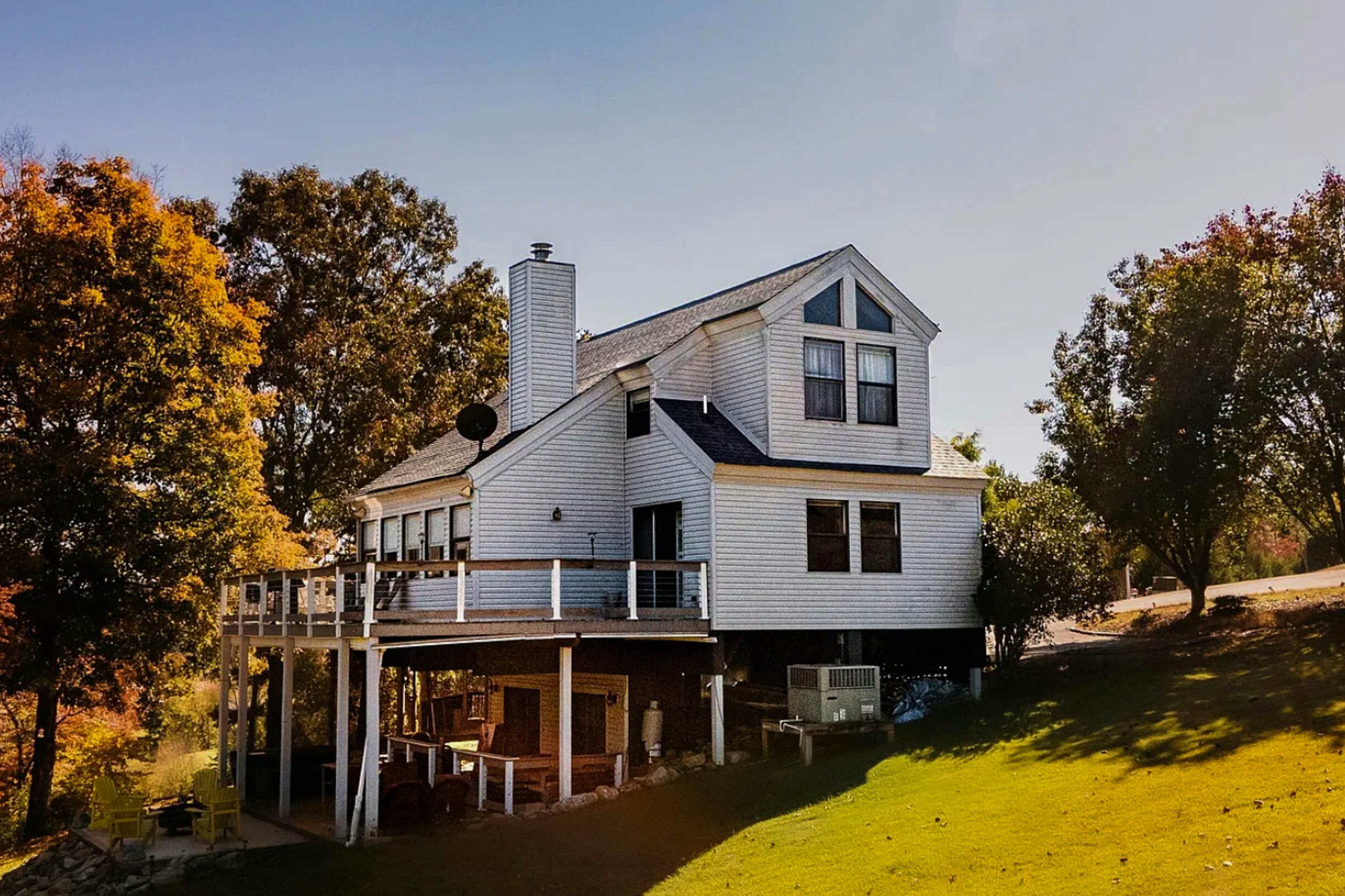 Ultimate Lake Cabin | Hot Tub・Firepit・Outdoor Fun