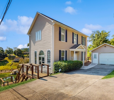 Stunning Lake Front Home, Sleeps 13・Dock・Views