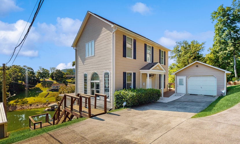 Stunning Lake Front Home, Sleeps 13・Dock・Views