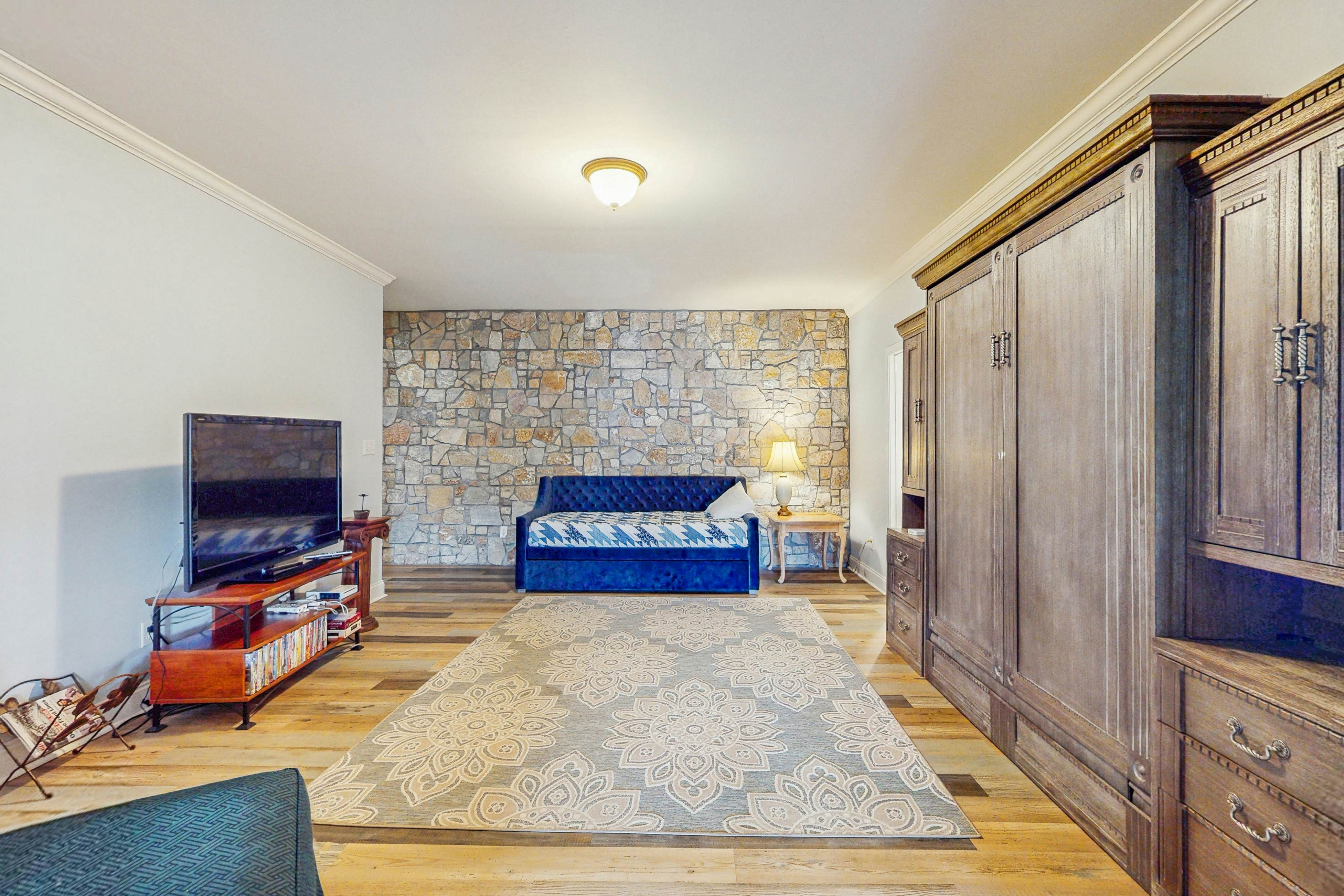 Stunning lake front home w/dock, card tables, wet bar, fire pit & amazing views!