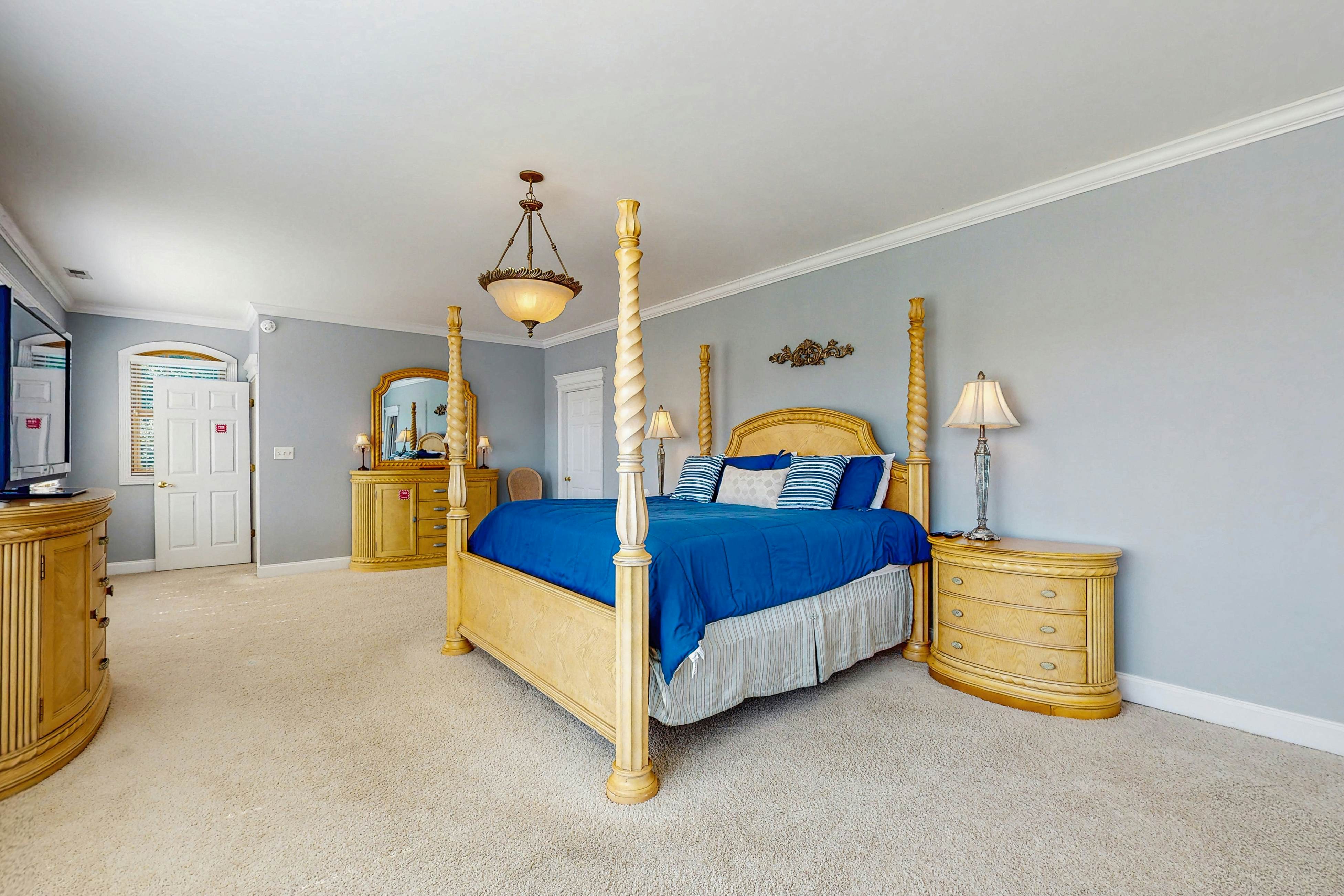 Stunning lake front home w/dock, card tables, wet bar, fire pit & amazing views!