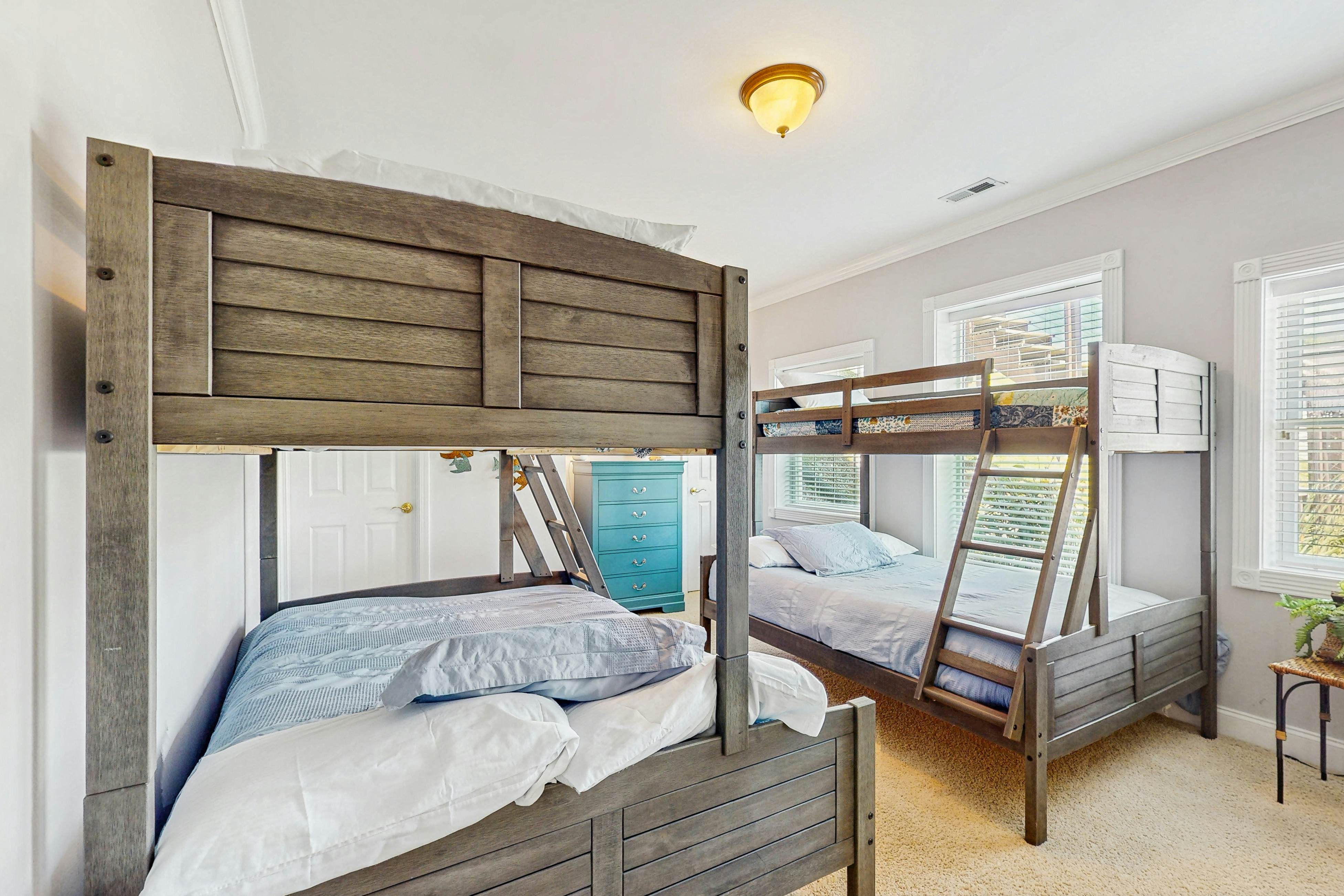 Stunning lake front home w/dock, card tables, wet bar, fire pit & amazing views!