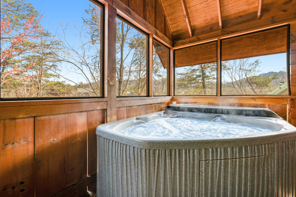 Dog Friendly Cabin, Sleep 2, Hot Tub, Great Location