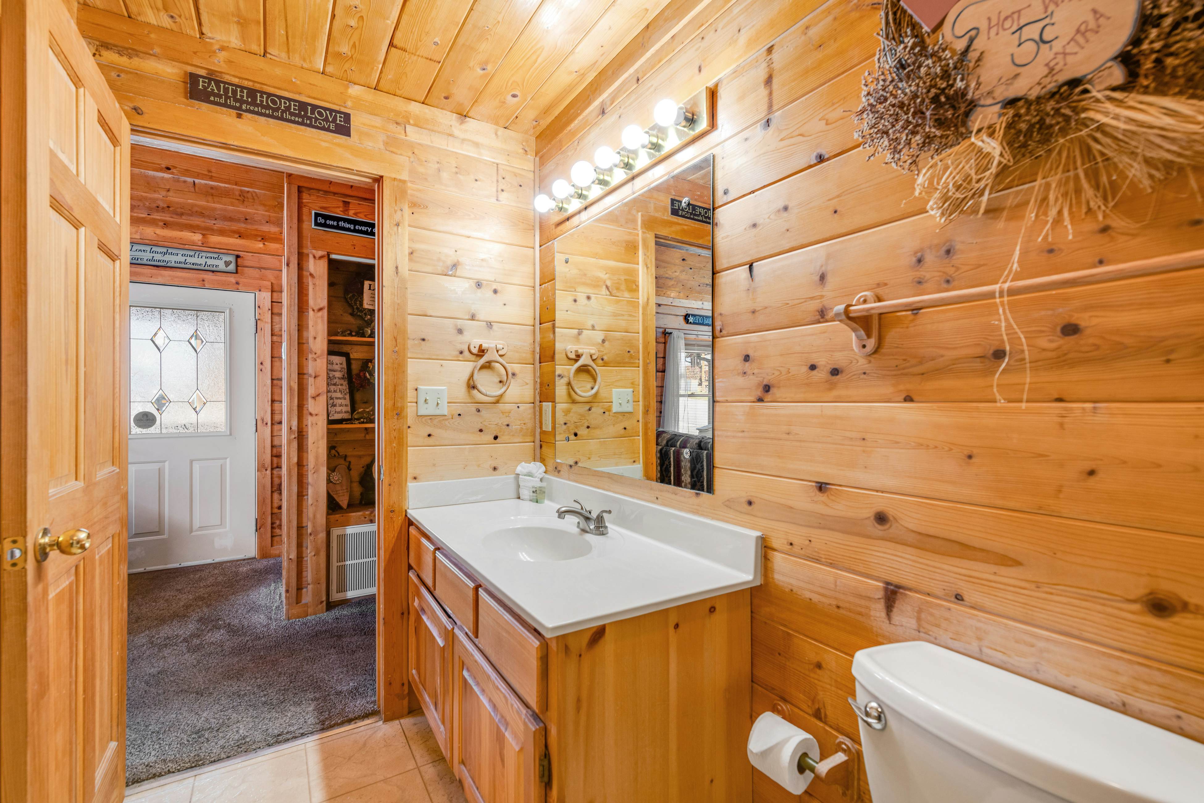 Dog-Friendly Cabin w/ Private Hot Tub & Free Attraction Tickets - Great Location