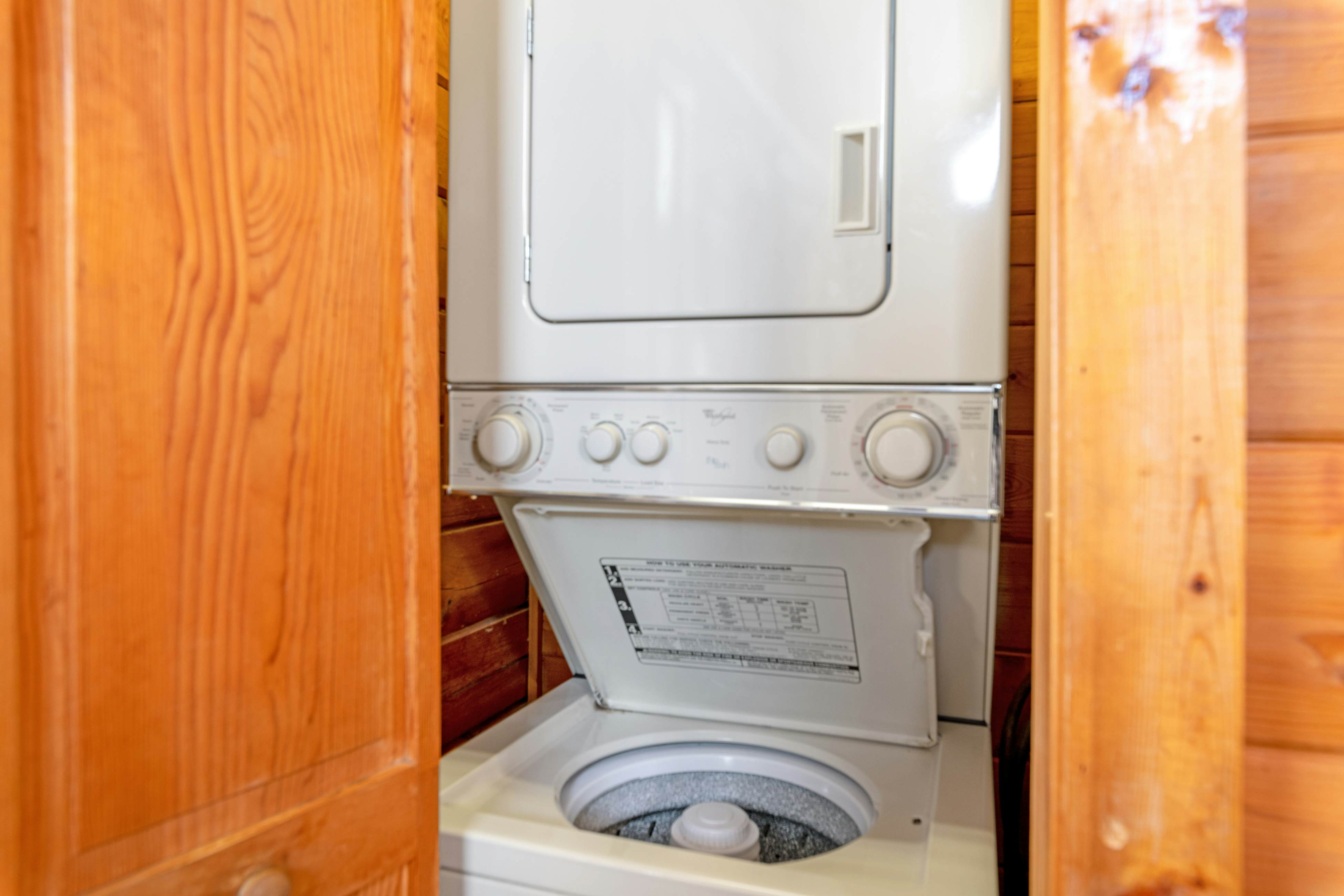 Dog-Friendly Cabin w/ Private Hot Tub & Free Attraction Tickets - Great Location