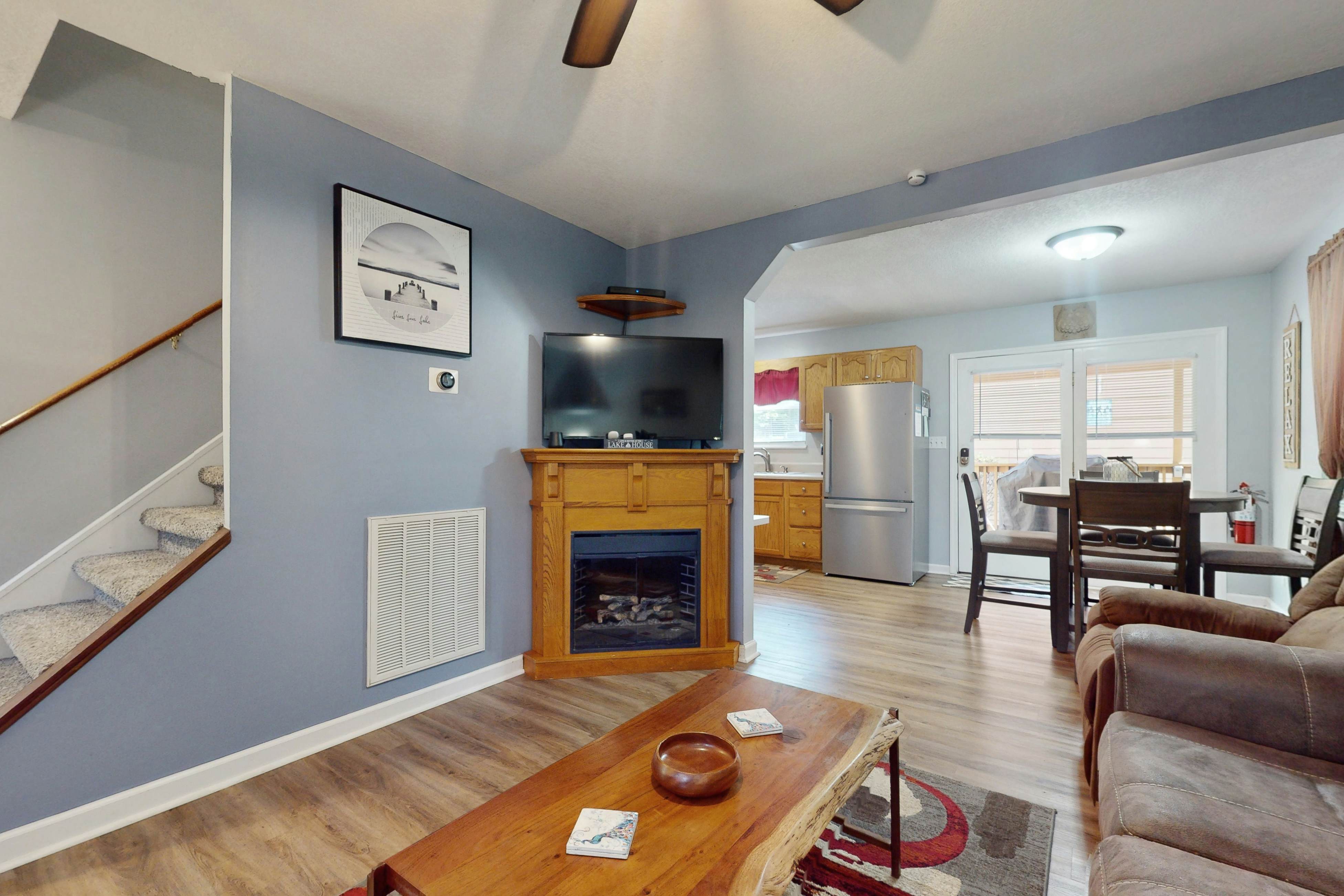 Dog-Friendly Home w/ Deck & Parking・Free Tickets