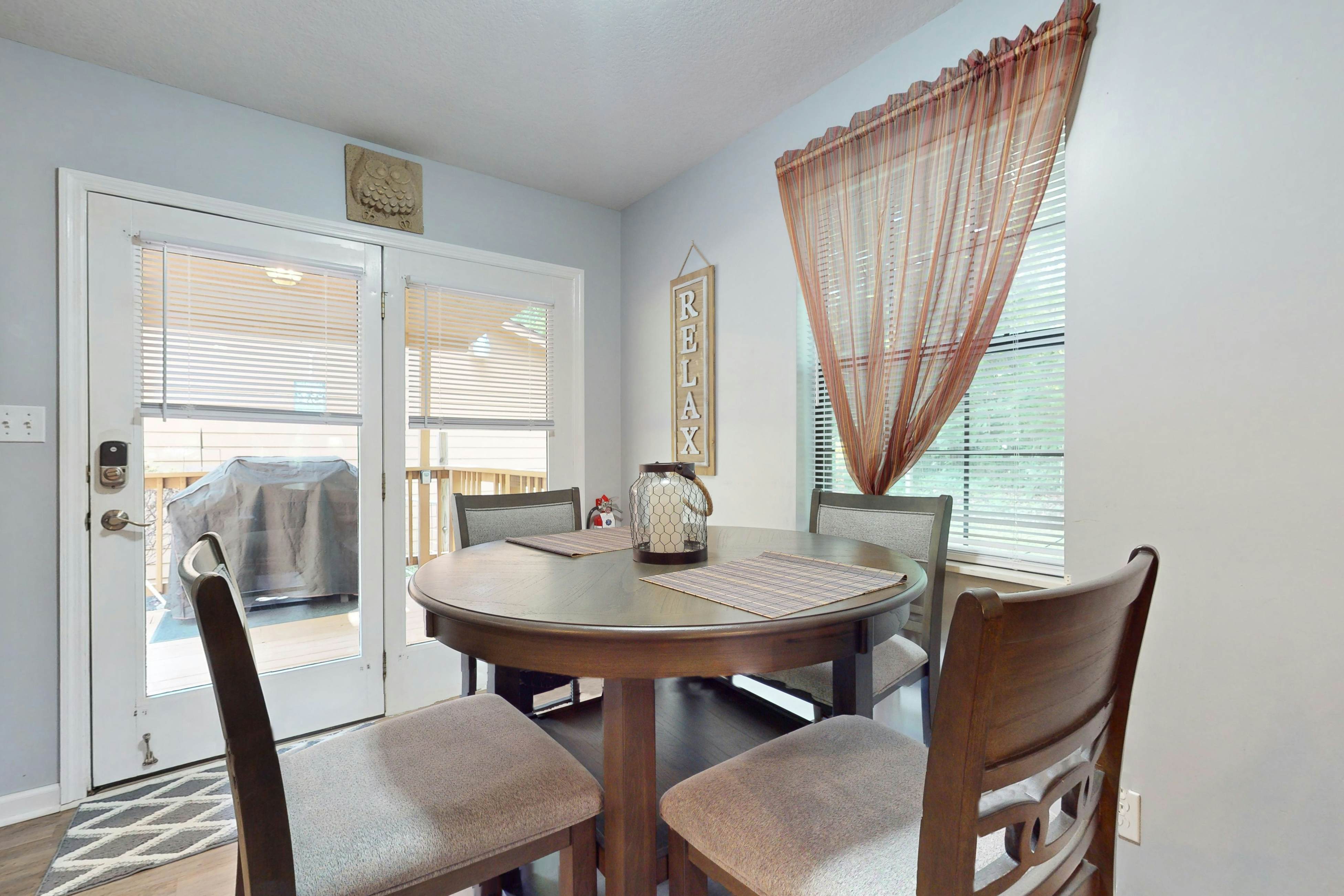 Dog-Friendly Home w/ Deck & Parking・Free Tickets